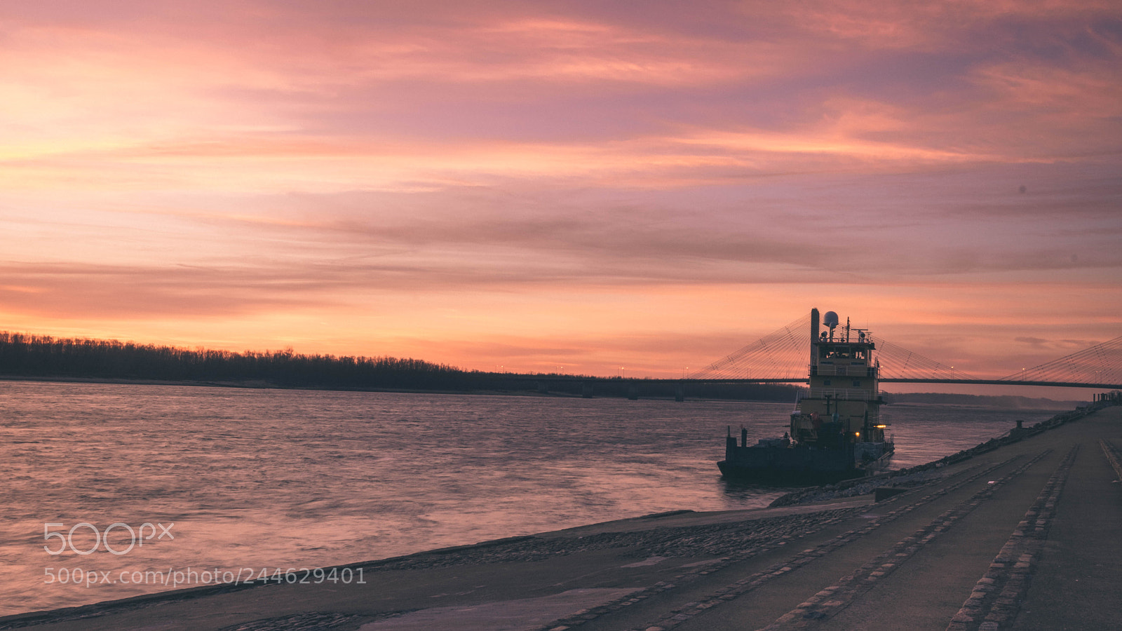 Canon EOS 750D (EOS Rebel T6i / EOS Kiss X8i) sample photo. Riverfront sunrise photography