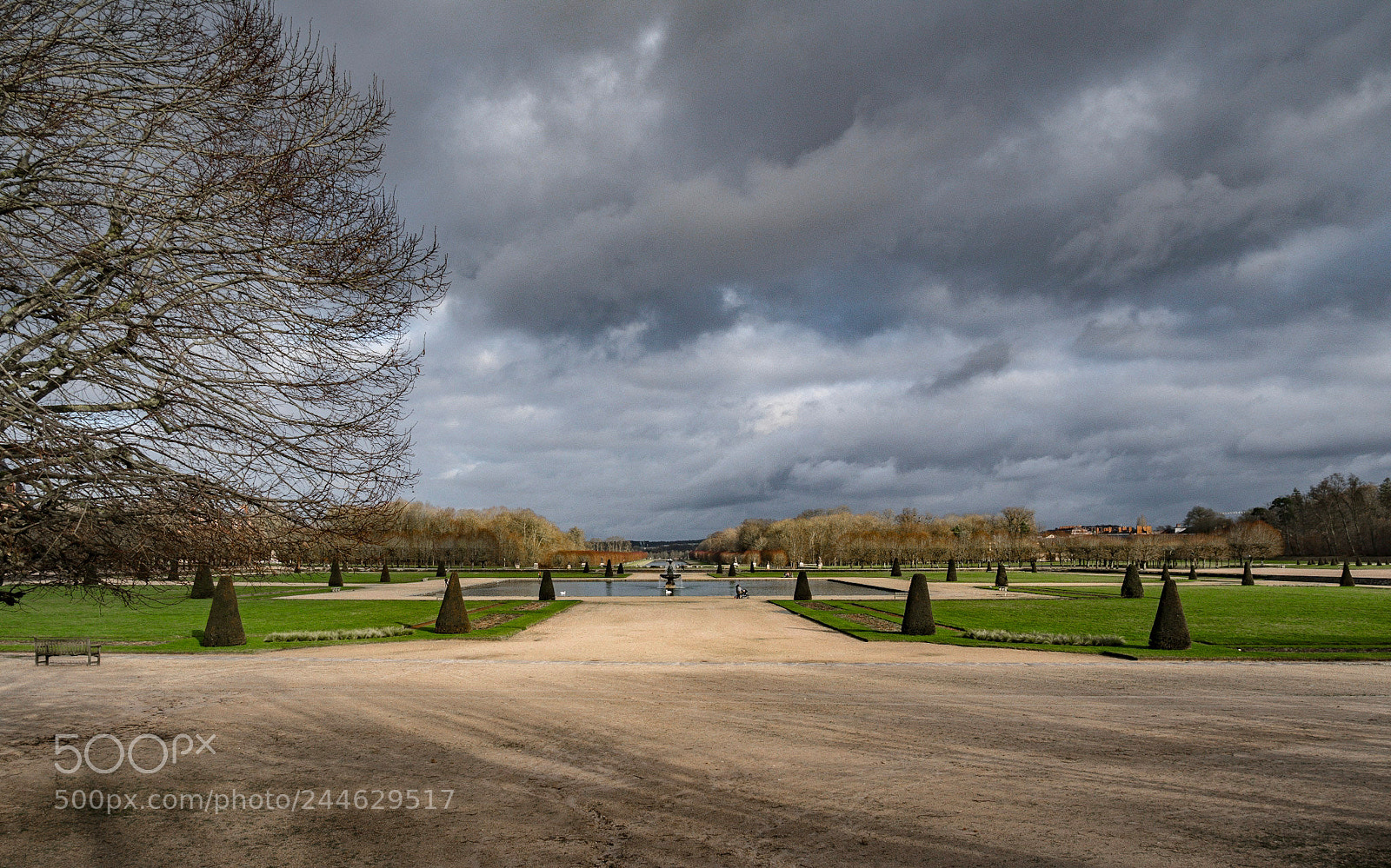 Panasonic Lumix DMC-GX85 (Lumix DMC-GX80 / Lumix DMC-GX7 Mark II) sample photo. Lignes de fuite photography