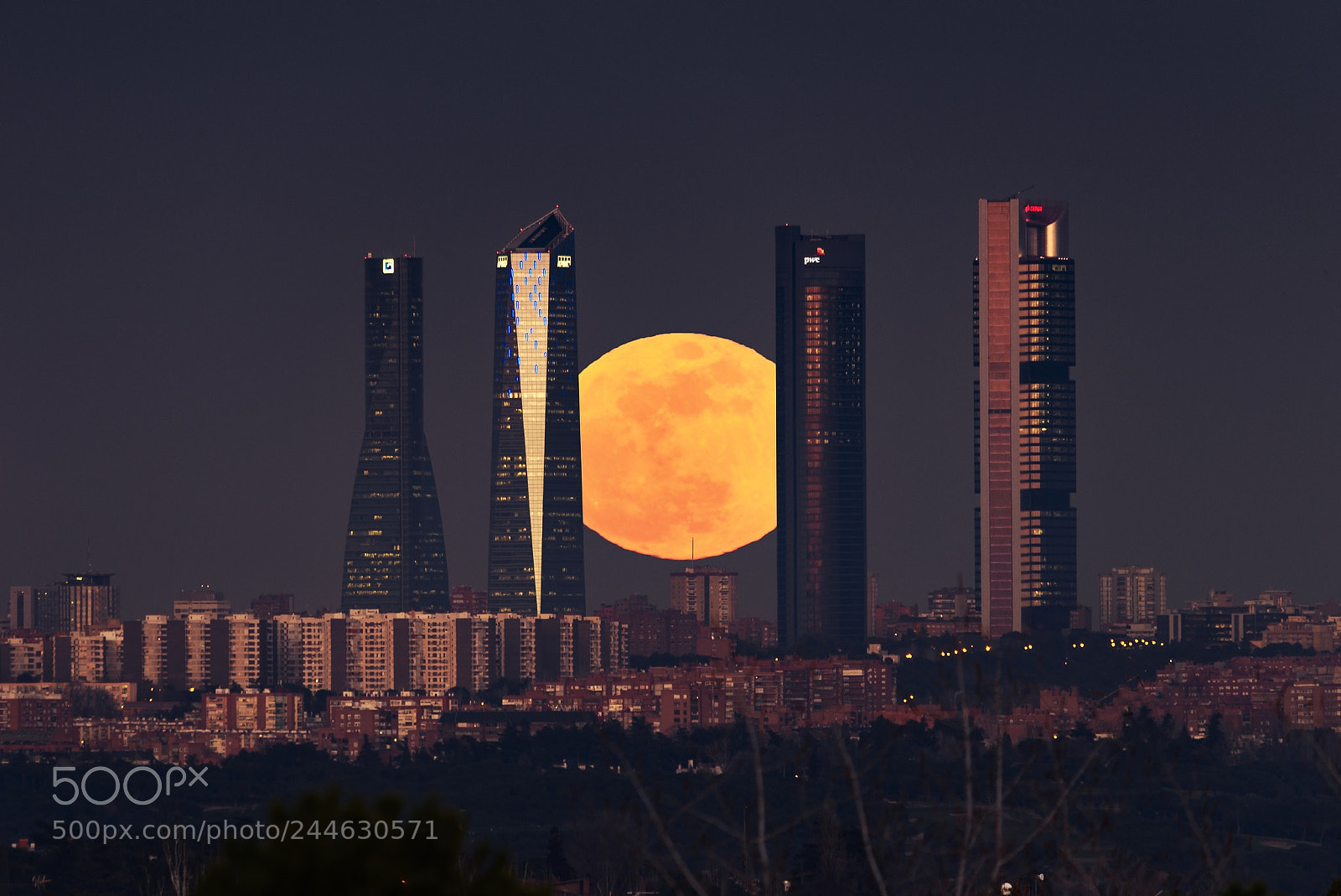 Nikon D810 sample photo. Full moon over madrid photography