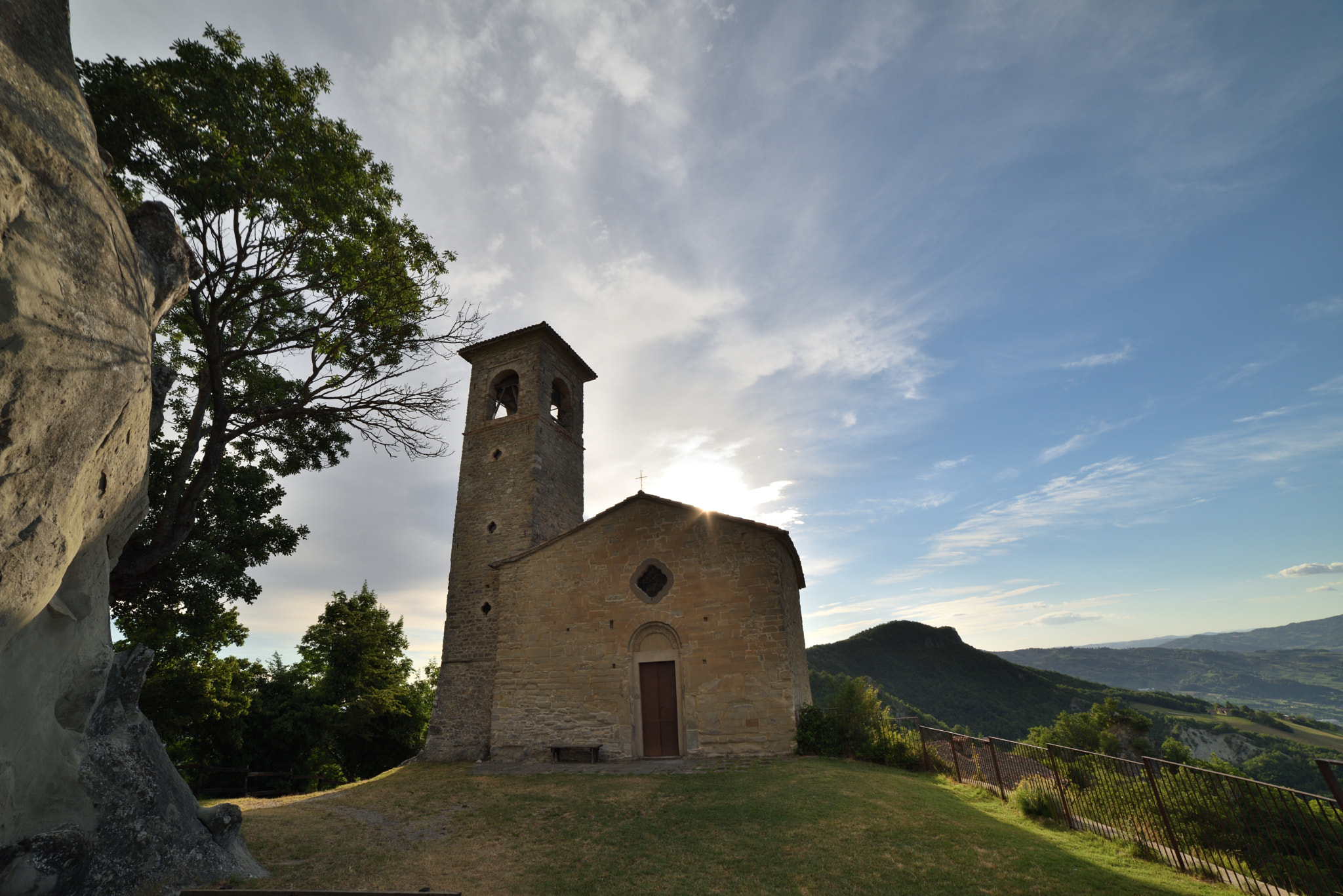 Samyang 14mm F2.8 ED AS IF UMC sample photo. Chiesa di montagna photography