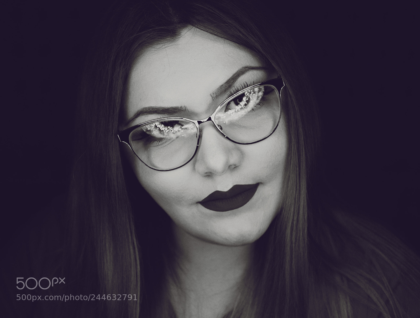 Canon EOS 1300D (EOS Rebel T6 / EOS Kiss X80) sample photo. Girl with glasses photography