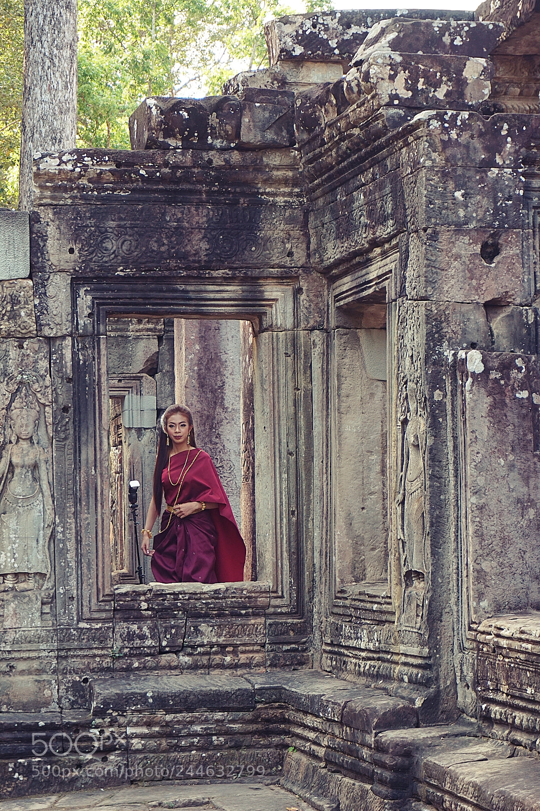Sony a6300 sample photo. Unaware queen of angkor photography
