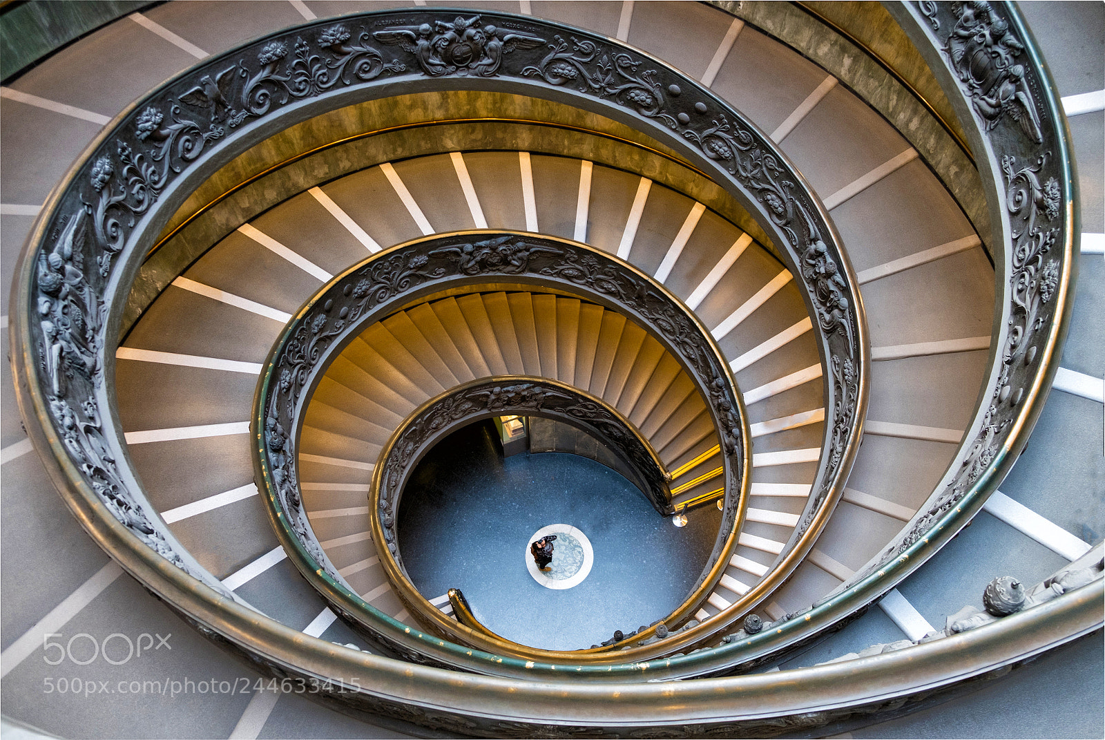 Fujifilm X-T1 sample photo. Escalera helicoidal photography