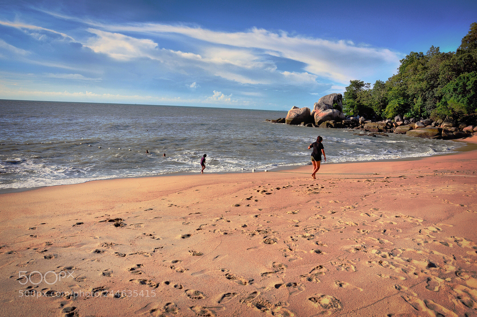 Nikon D300S sample photo. Walking on the beach photography