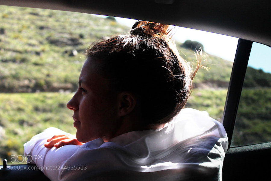 Canon EOS 1100D (EOS Rebel T3 / EOS Kiss X50) sample photo. Woman looks out car photography