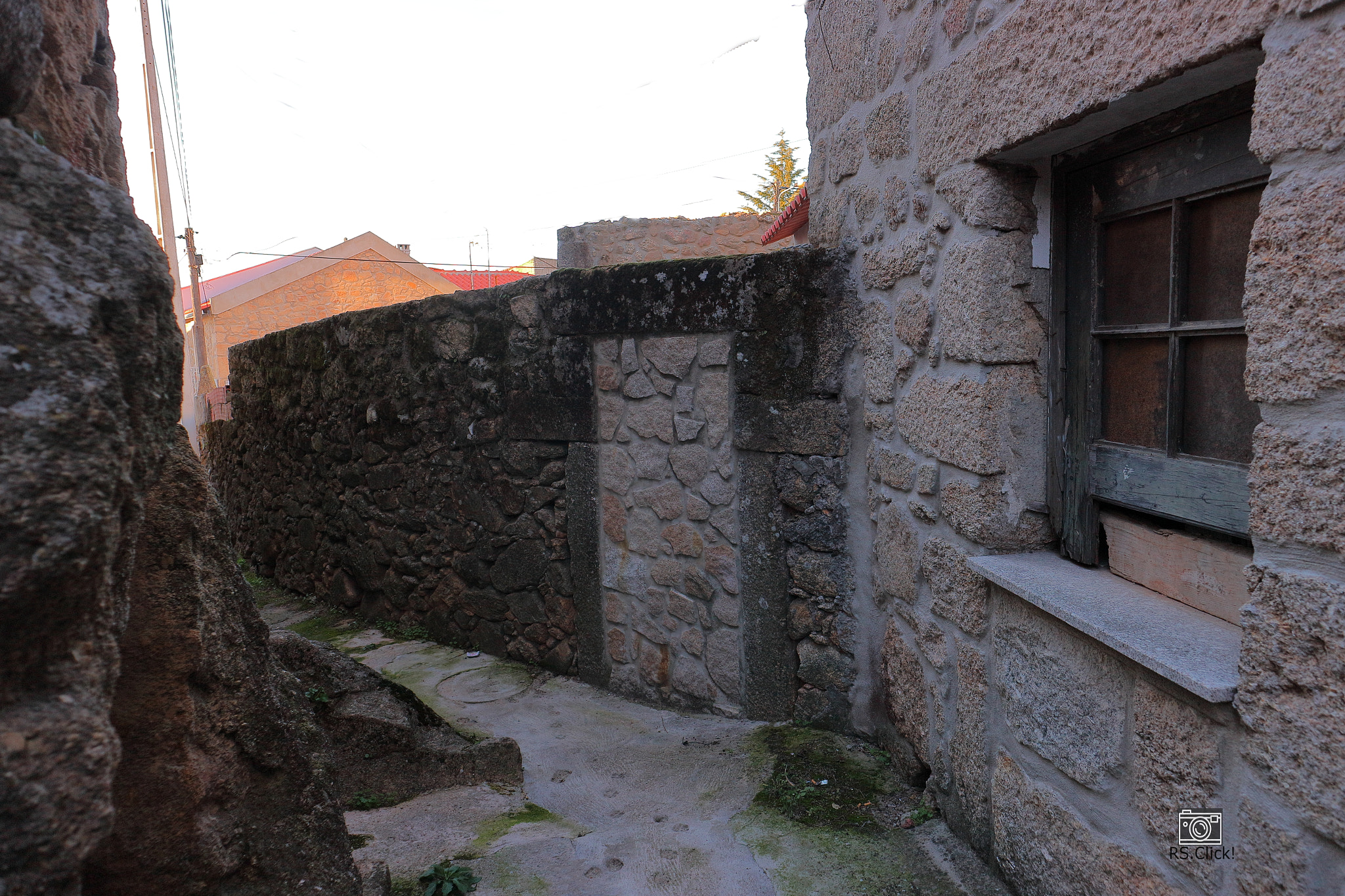 Canon EOS M10 sample photo. Secret door? photography