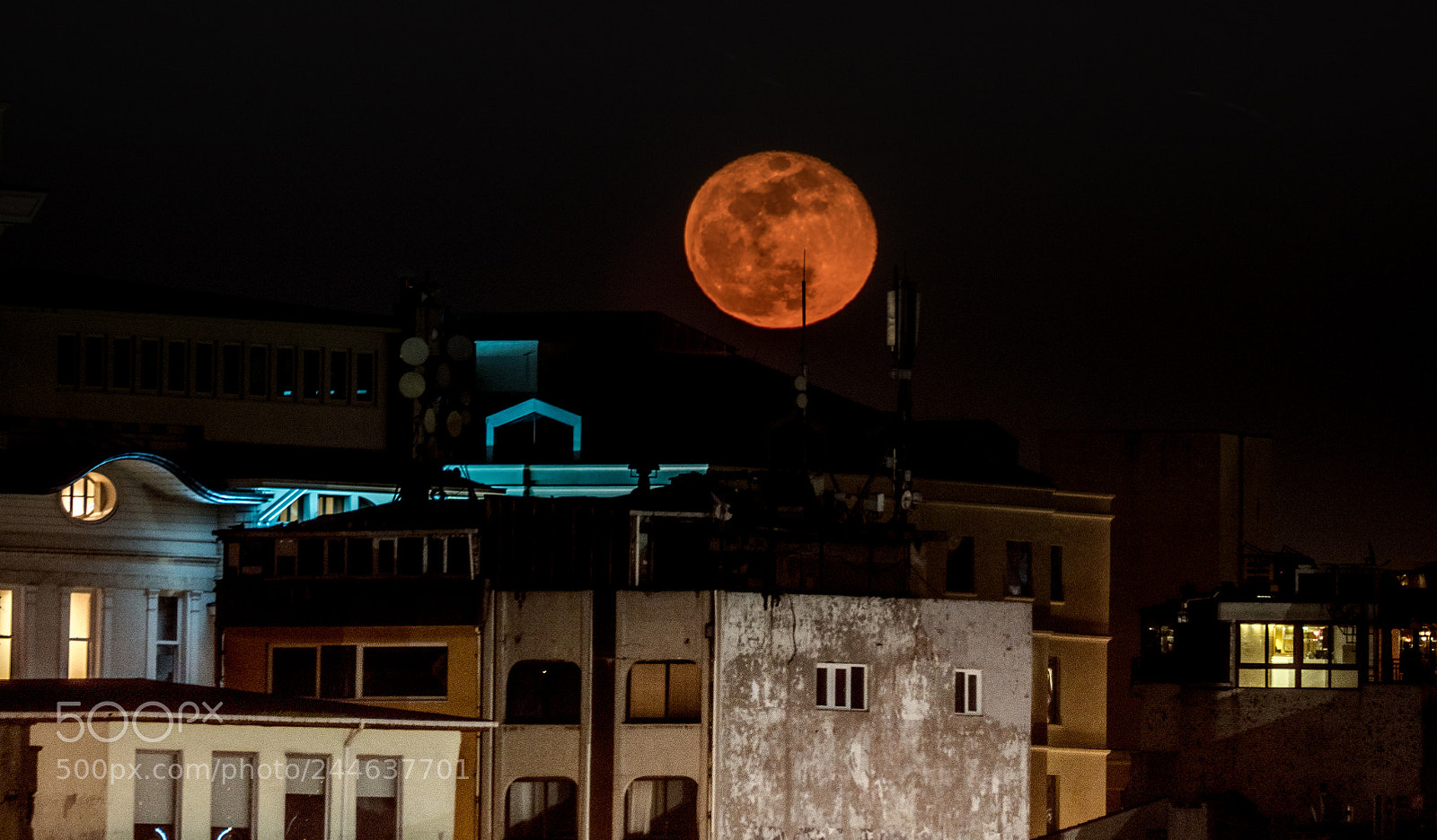 Olympus OM-D E-M1 Mark II sample photo. Blood moon over istanbul photography