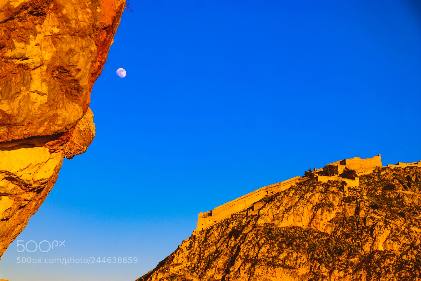 Canon EOS 77D (EOS 9000D / EOS 770D) sample photo. The face, the moon photography