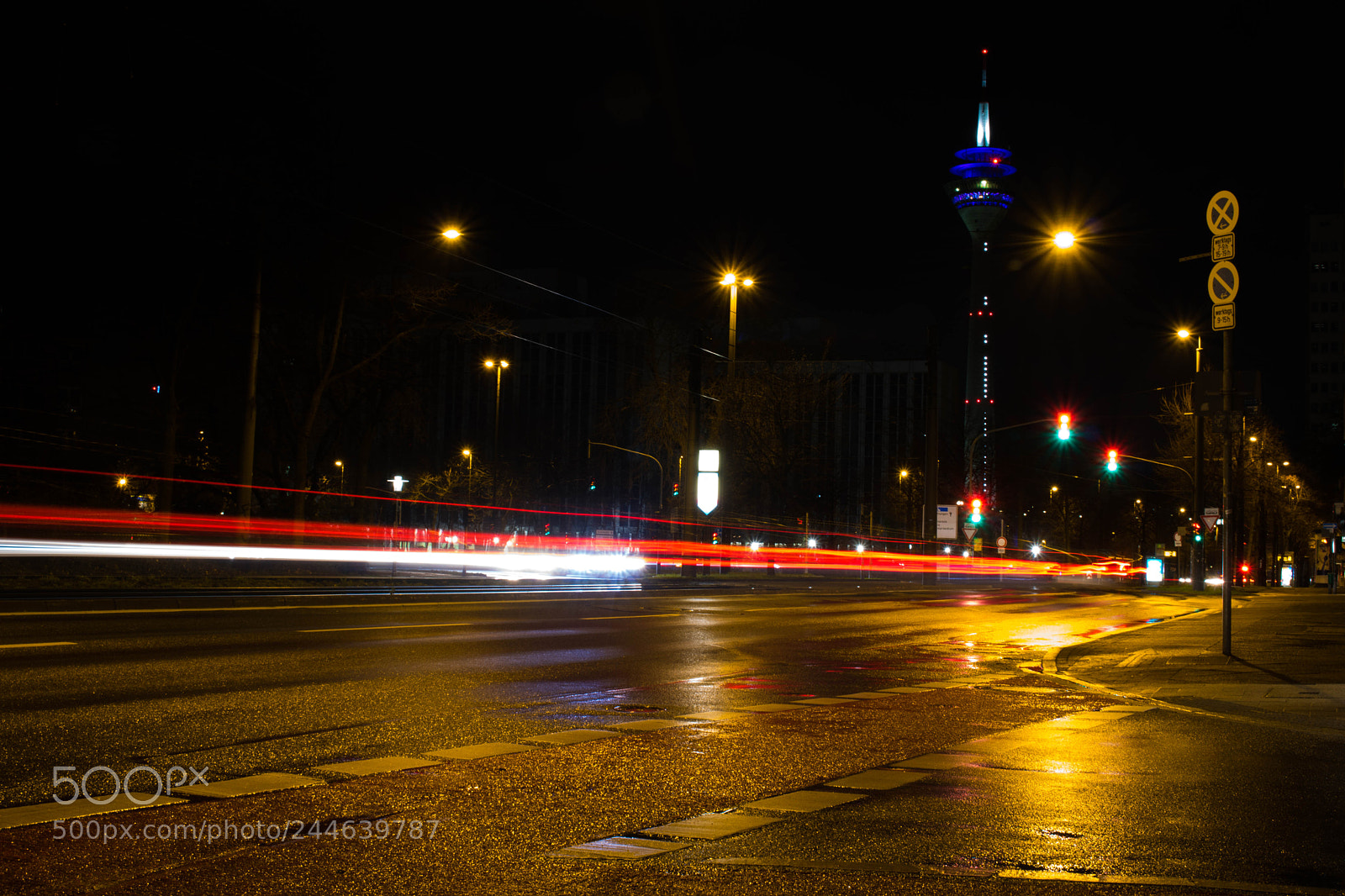 Canon EOS 750D (EOS Rebel T6i / EOS Kiss X8i) sample photo. Düsseldorf at night photography