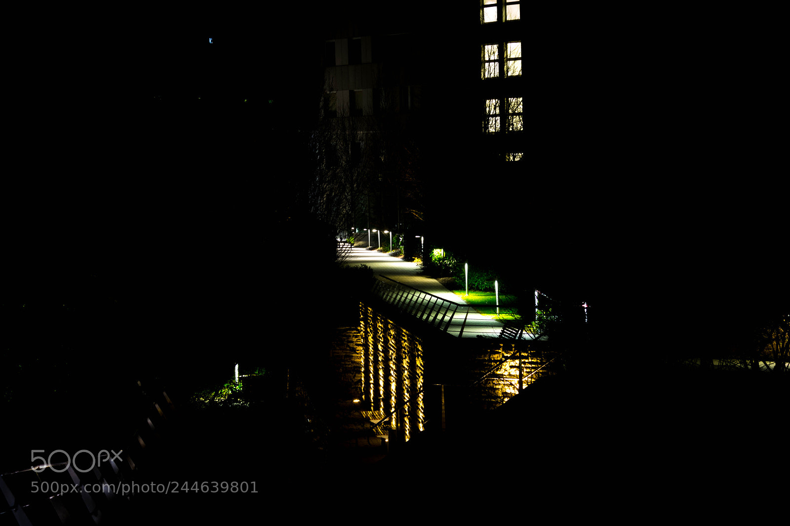 Canon EOS 750D (EOS Rebel T6i / EOS Kiss X8i) sample photo. Düsseldorf at night photography