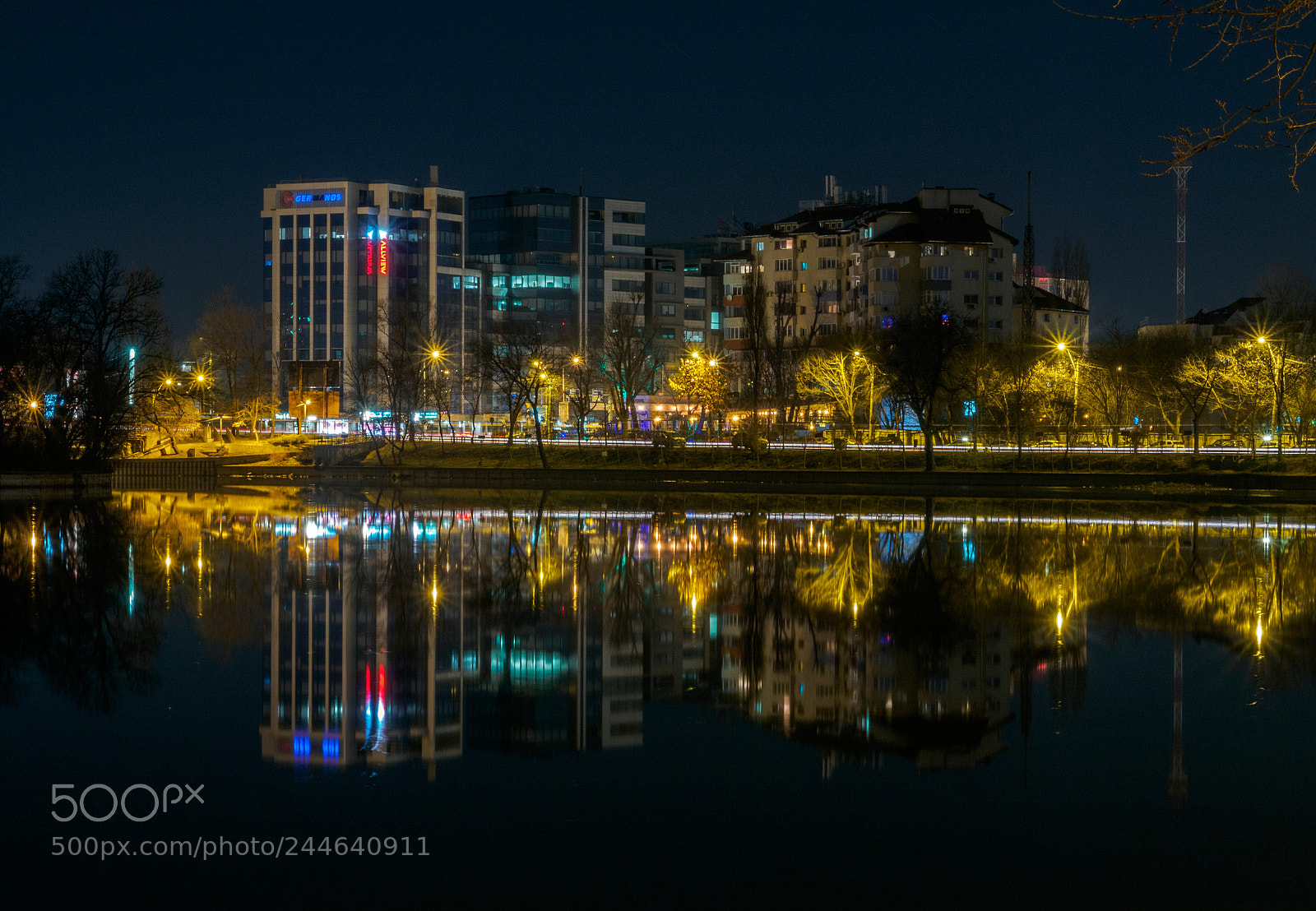 Olympus PEN E-PL7 sample photo. Night reflections photography