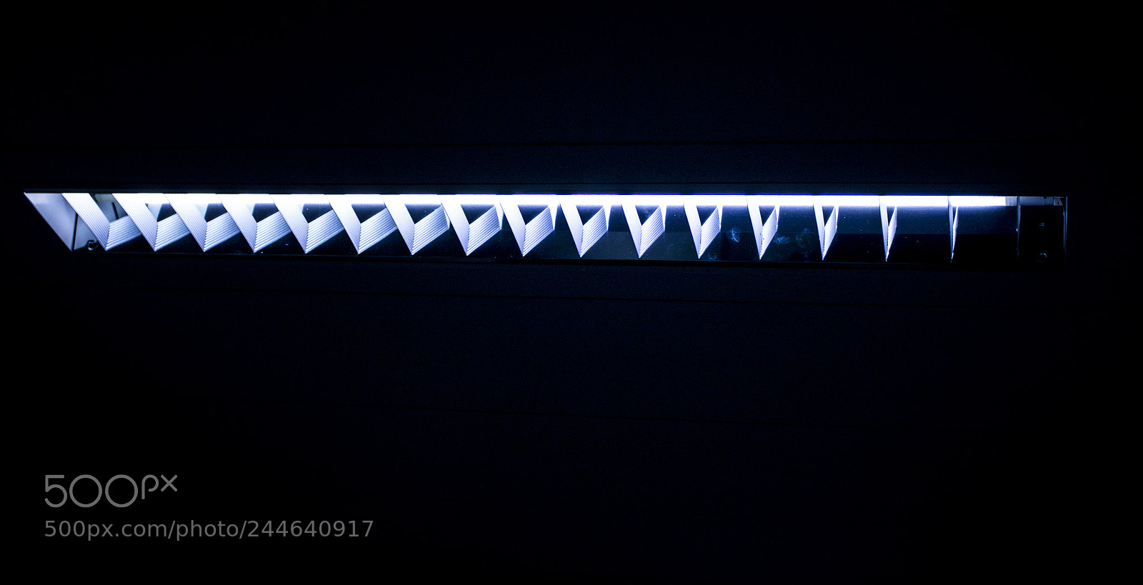 Canon EOS 1200D (EOS Rebel T5 / EOS Kiss X70 / EOS Hi) sample photo. Geometric lights reflections photography