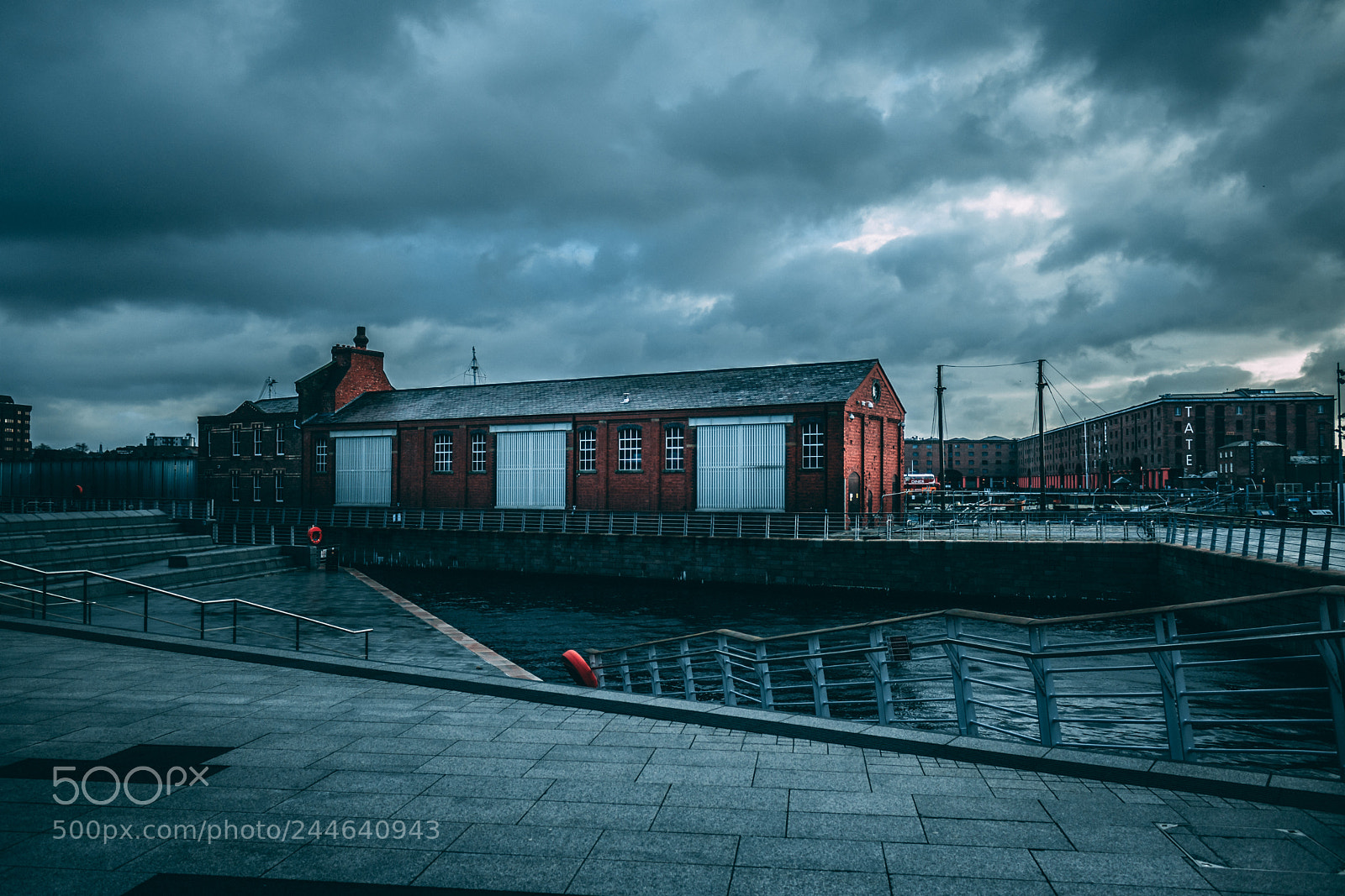 Canon EOS 750D (EOS Rebel T6i / EOS Kiss X8i) sample photo. Liverpool docks photography