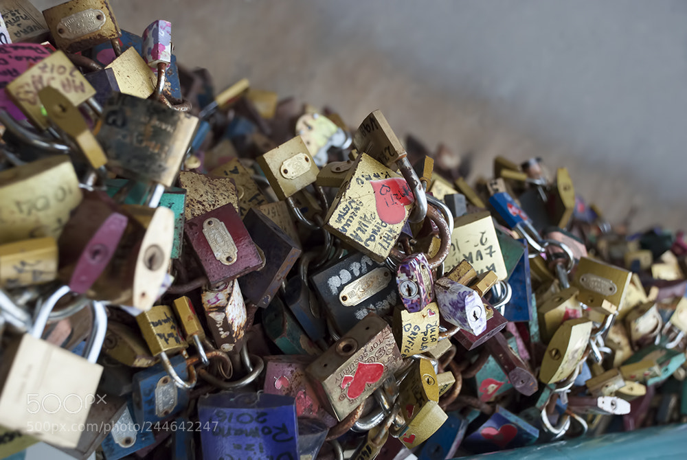 Nikon D80 sample photo. Heart and lock photography