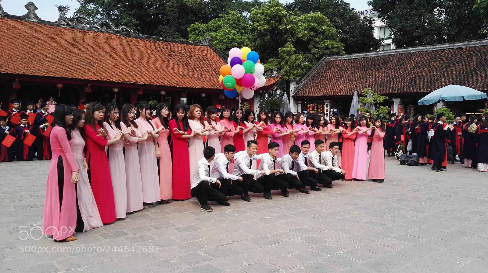 HUAWEI P8 sample photo. Graduation at the temple photography