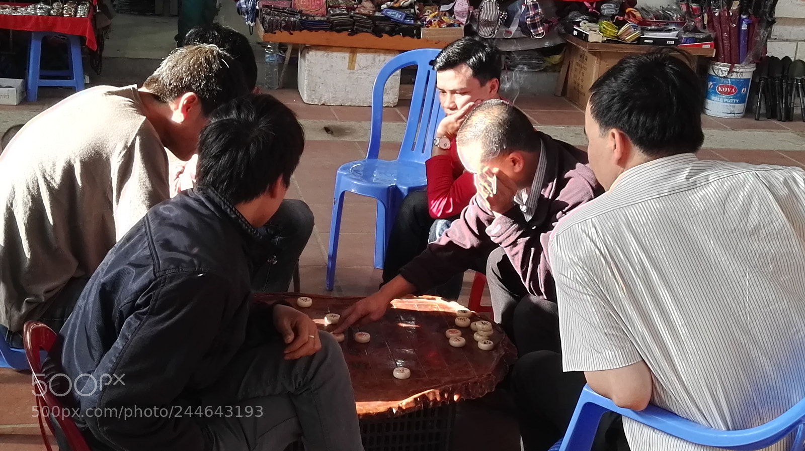 HUAWEI P8 sample photo. Vietnamese checkers at the photography