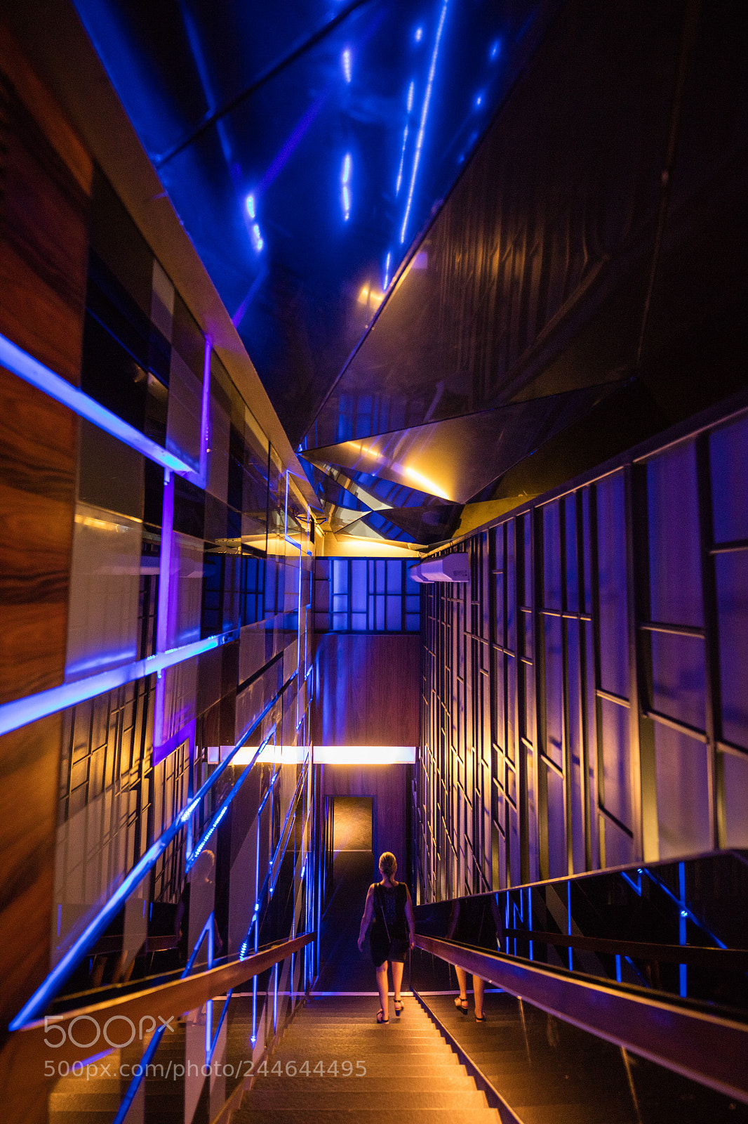Canon EOS 5DS R sample photo. Night bar photography