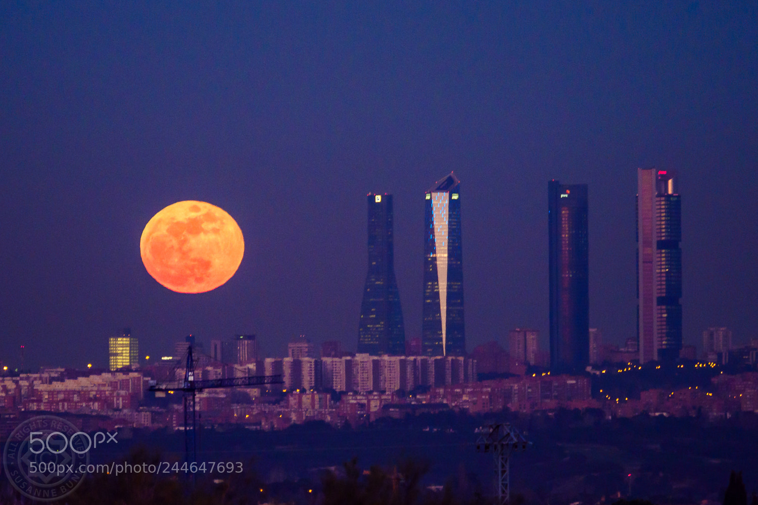 Olympus OM-D E-M1 Mark II sample photo. Supermoon at madrid, spain photography