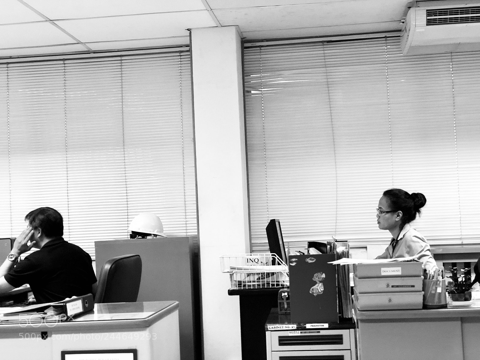 Apple iPhone 8 Plus sample photo. Office time photography