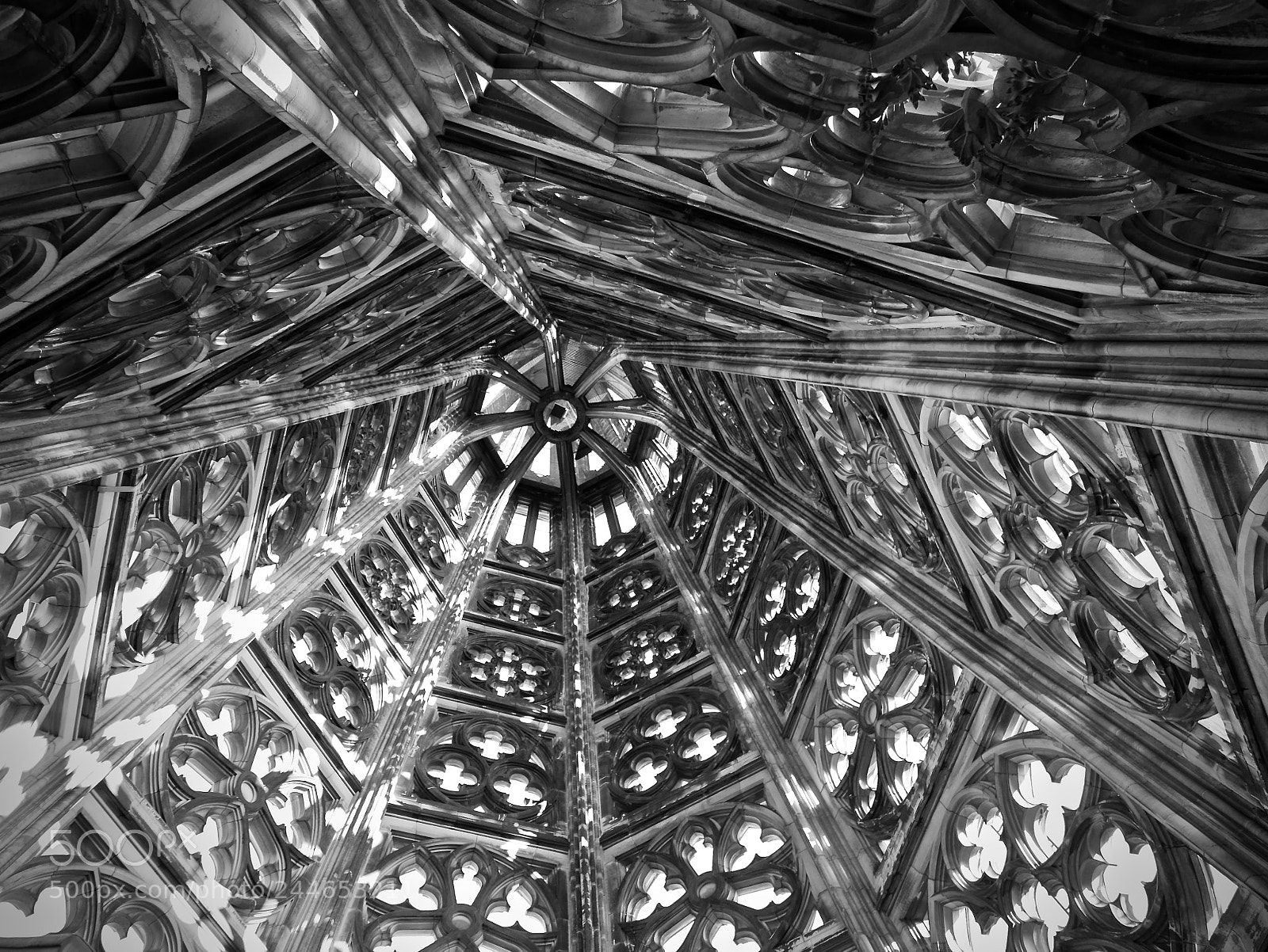 Leica D-Lux (Typ 109) sample photo. In the spire photography