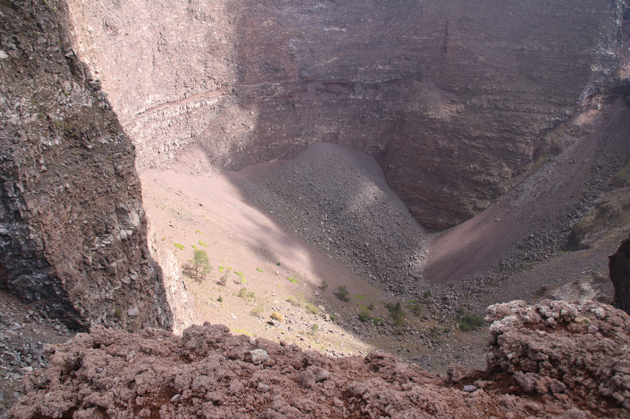 Canon EOS 760D (EOS Rebel T6s / EOS 8000D) sample photo. Looking over the edge 2 photography