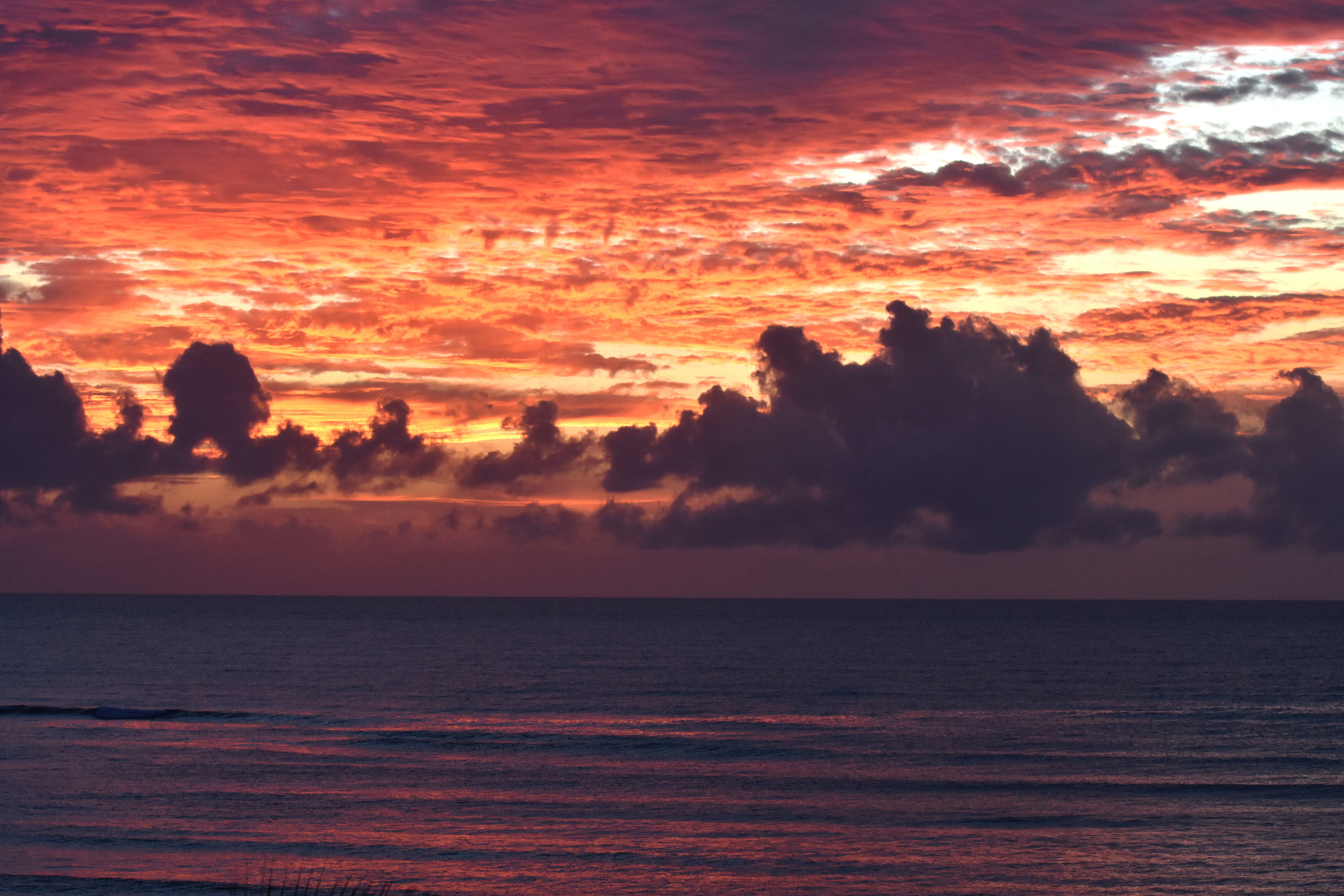 Nikon D7200 + Nikon AF-S Nikkor 70-200mm F4G ED VR sample photo. Sunrise over half moon bay photography