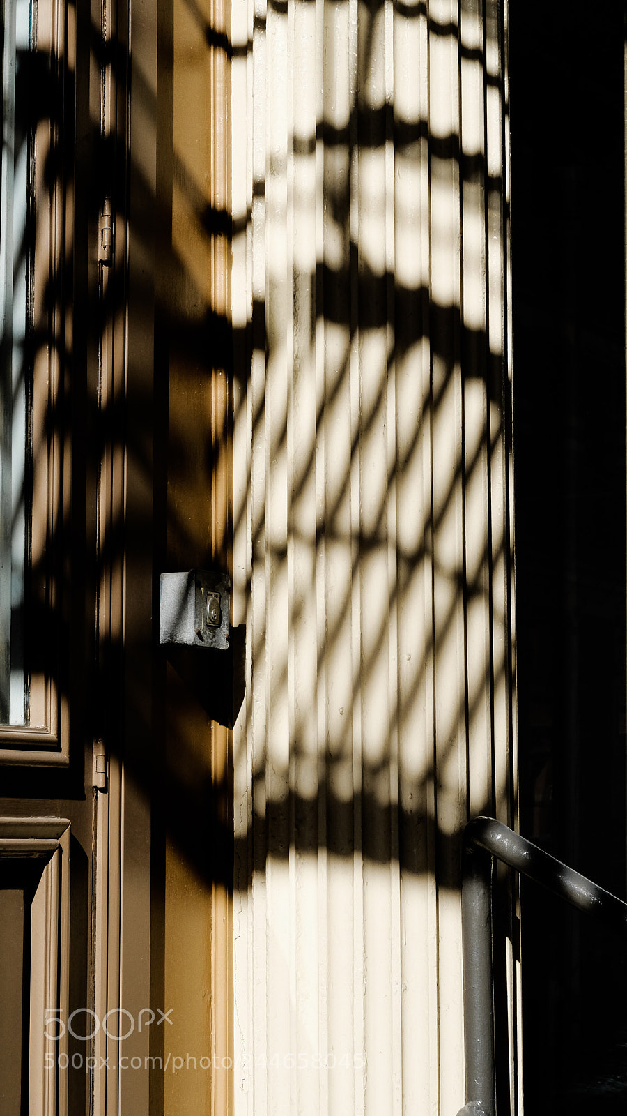 Fujifilm X-T2 sample photo. Shadow and lock photography