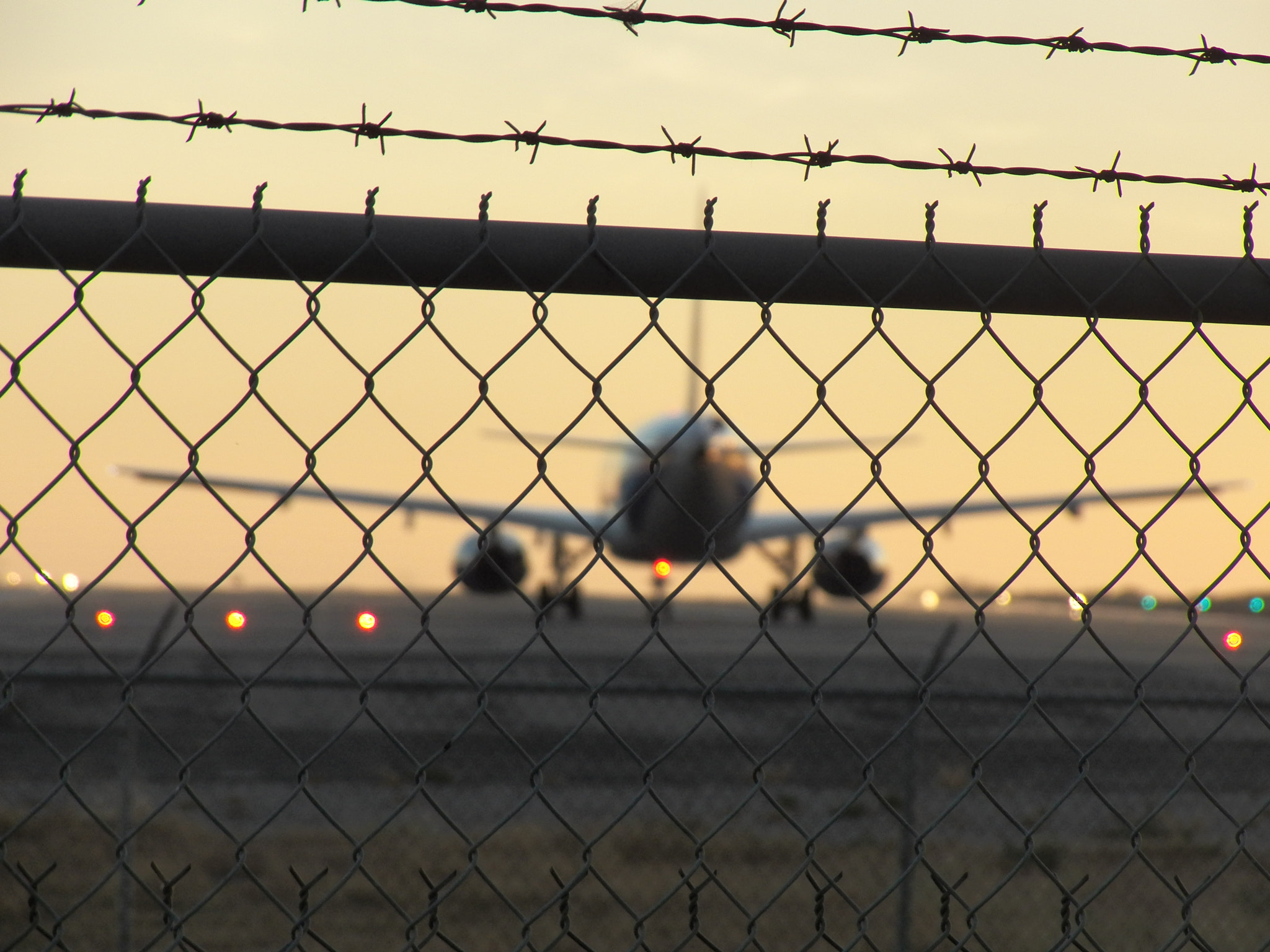 Kodak EasyShare Z990 (EasyShare Max) sample photo. Airport :') photography