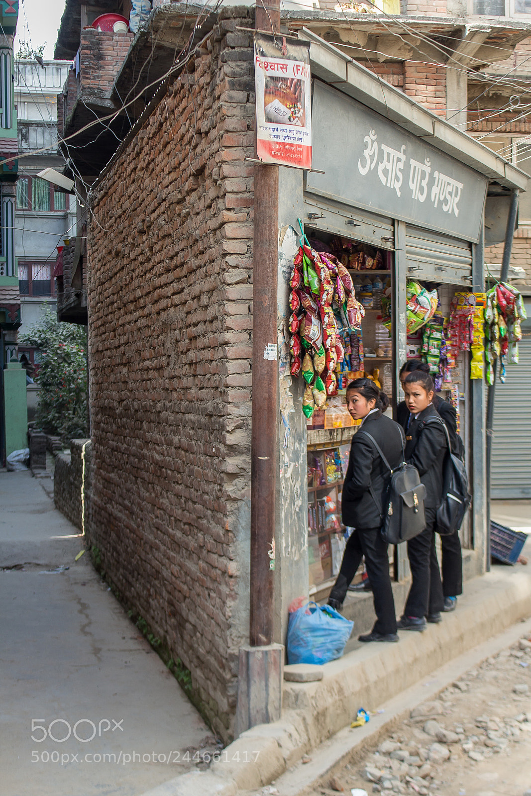 Canon EOS 700D (EOS Rebel T5i / EOS Kiss X7i) sample photo. Corner store photography