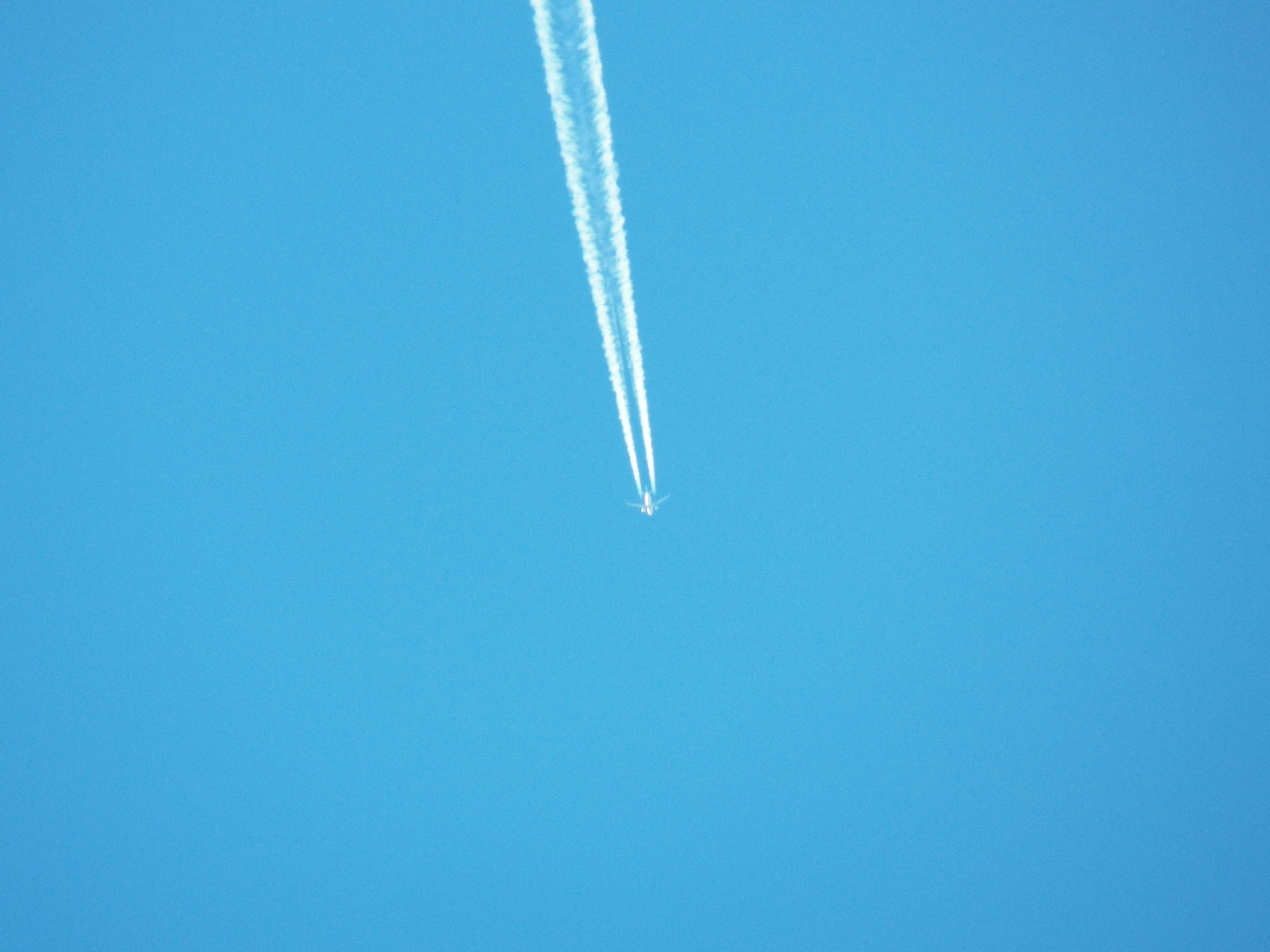 Kodak EasyShare Z990 (EasyShare Max) sample photo. Airplane photography