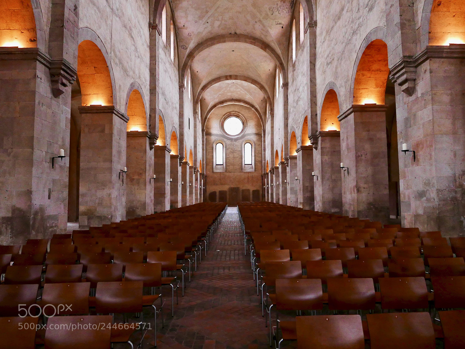 Leica D-Lux (Typ 109) sample photo. The empty hall photography