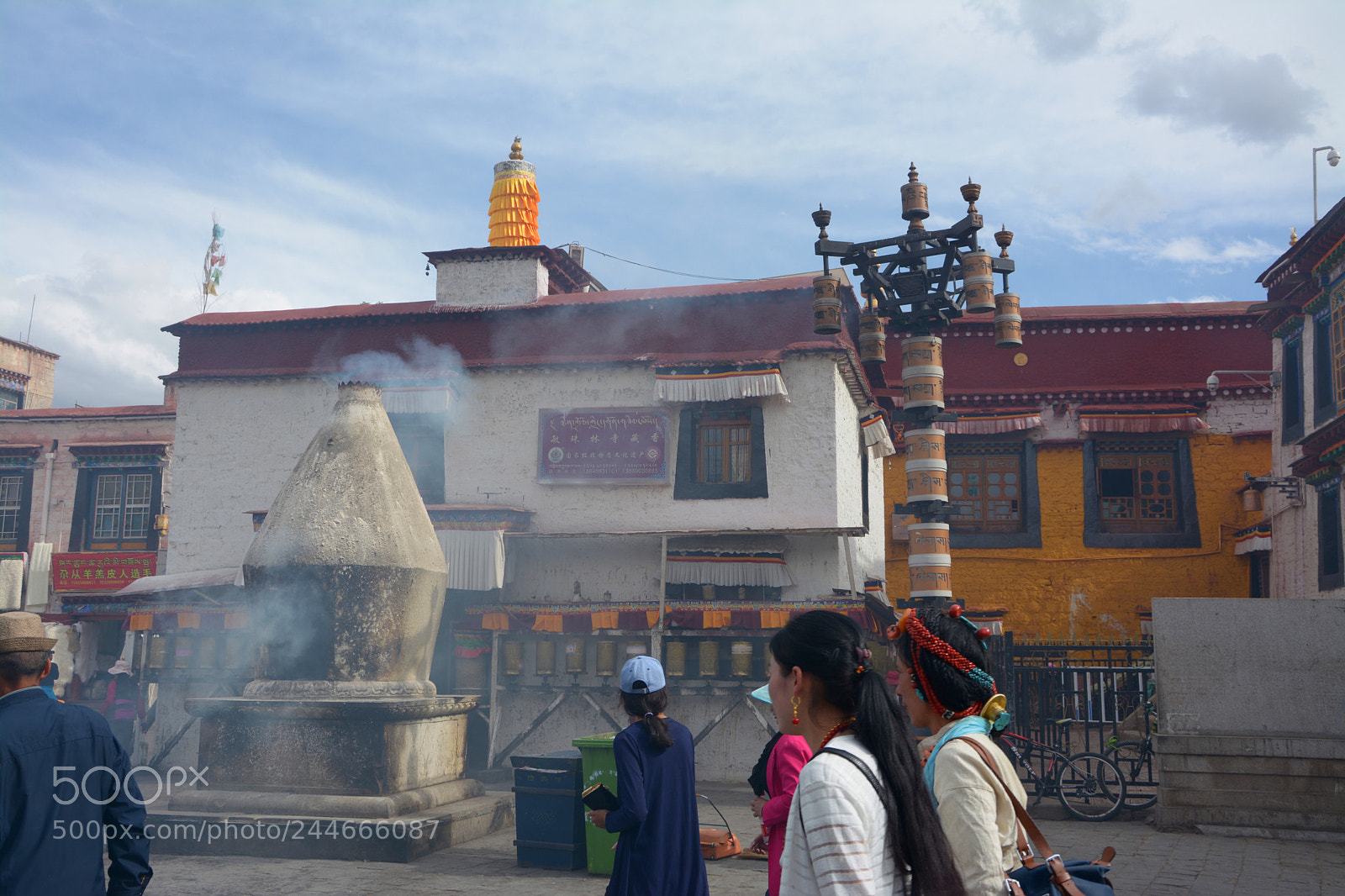 Nikon D7100 sample photo. Barkor market street photography