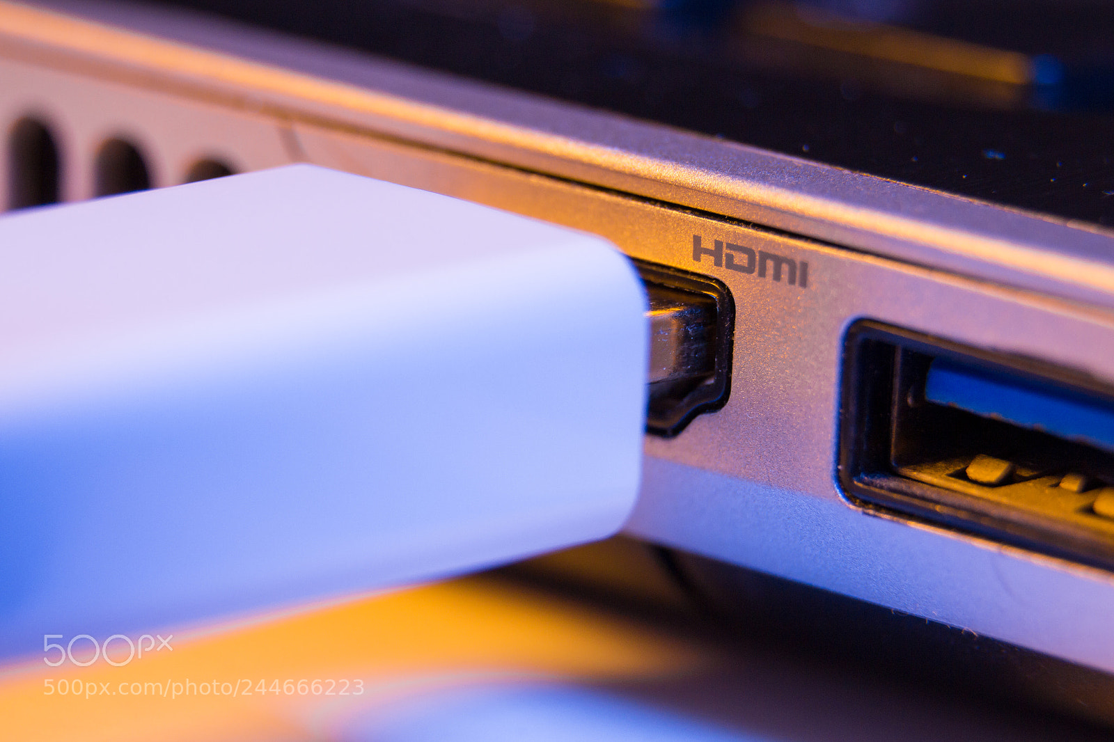 Canon EOS 650D (EOS Rebel T4i / EOS Kiss X6i) sample photo. Closeup of hdmi cable photography