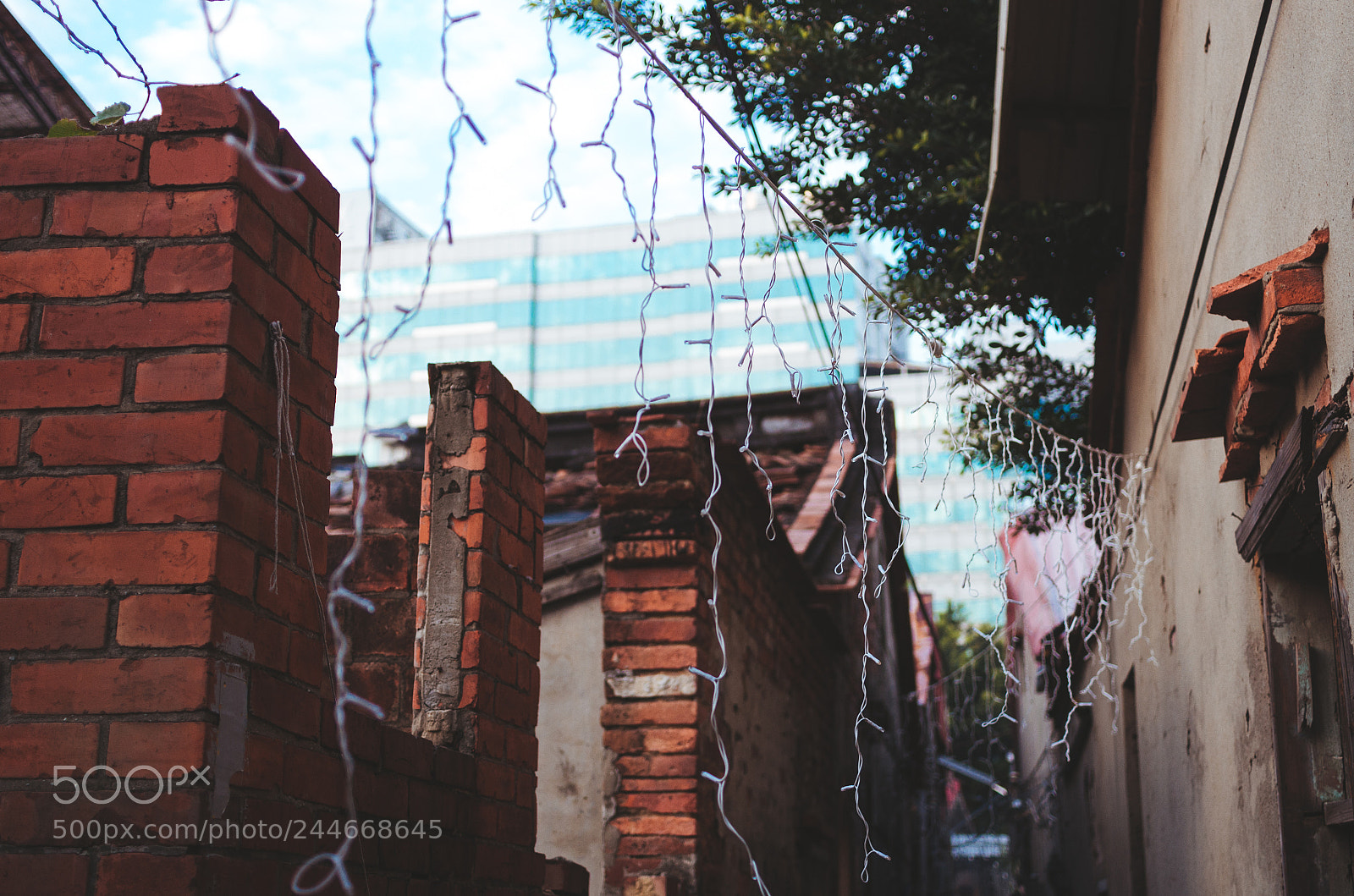 Pentax K-5 sample photo. Alleyway photography
