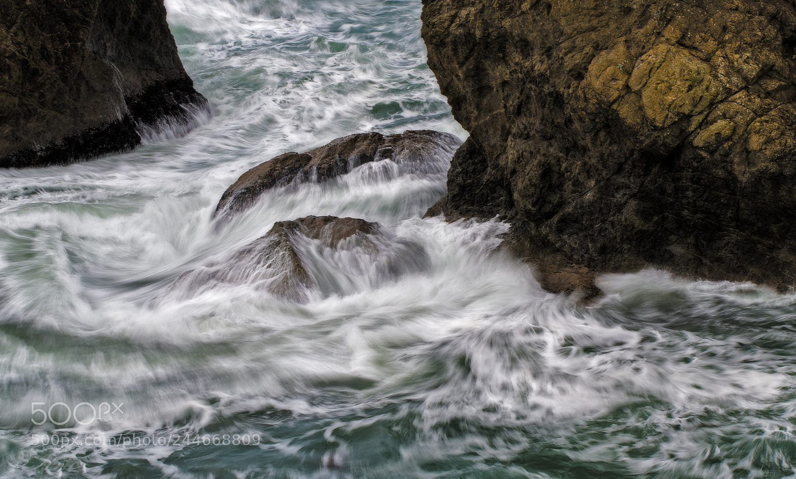 Nikon D850 sample photo. Arch rock surf photography