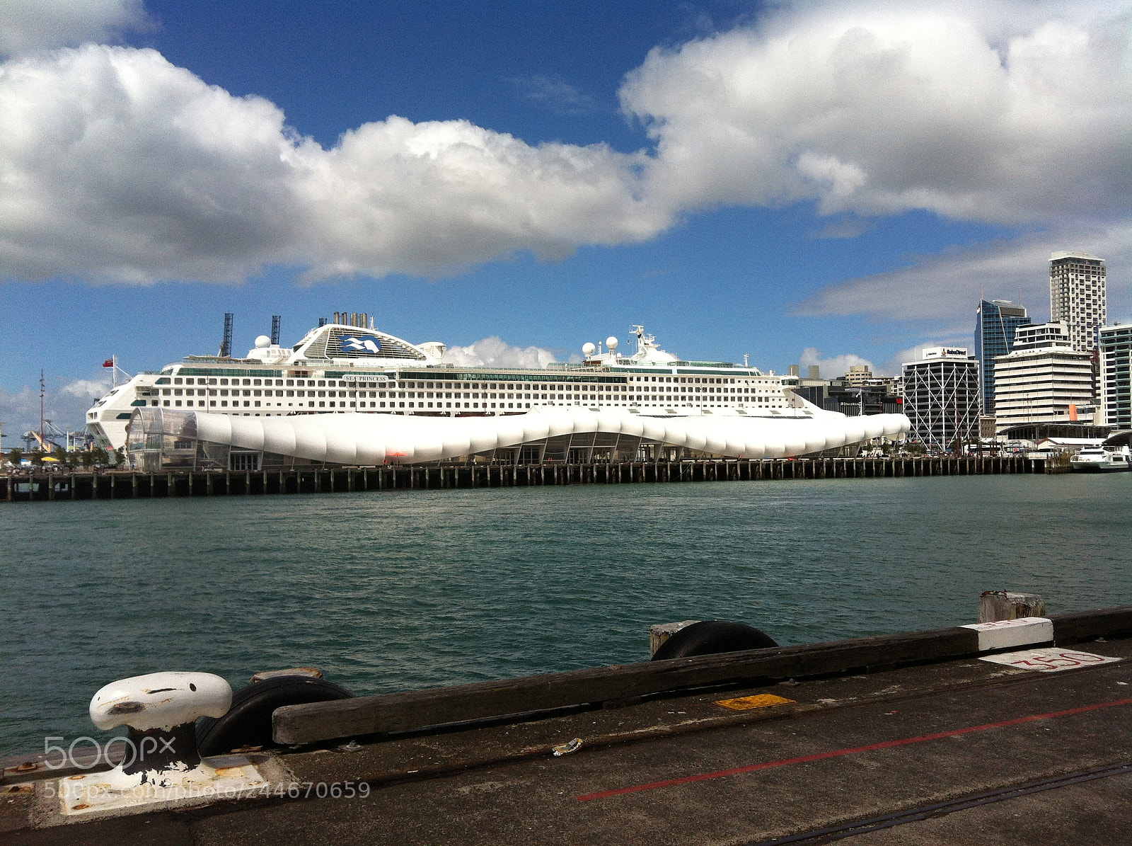 Apple iPhone 4 sample photo. The harbour photography