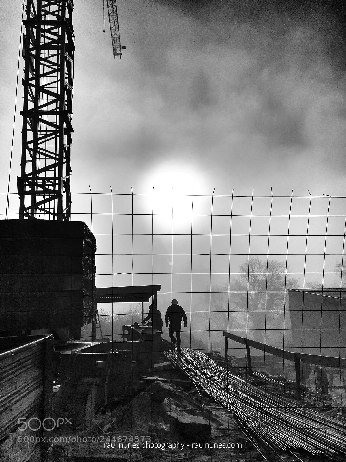 Apple iPhone 7 sample photo. Foggy workers photography