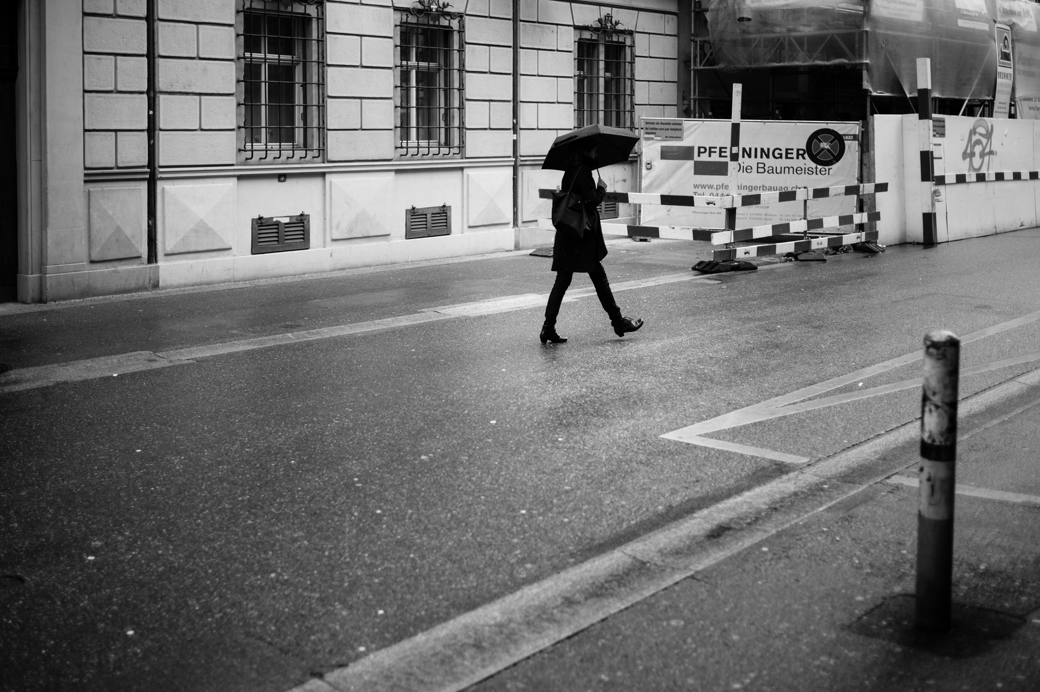 Leica Summilux-M 35mm F1.4 ASPH sample photo. Umbrella woman photography