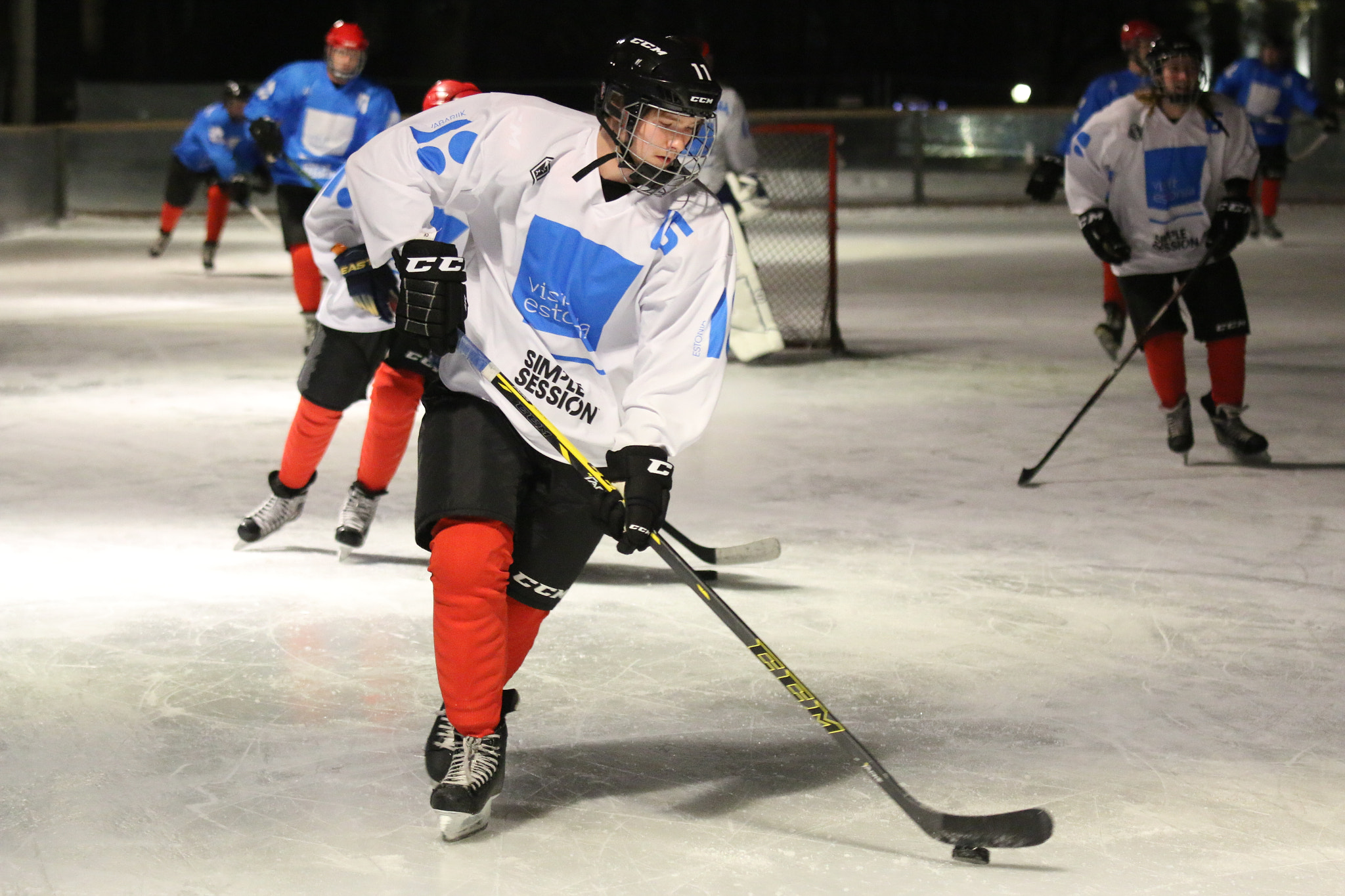 Canon EOS 70D + Canon EF 70-200mm F4L IS USM sample photo. Night hockey photography