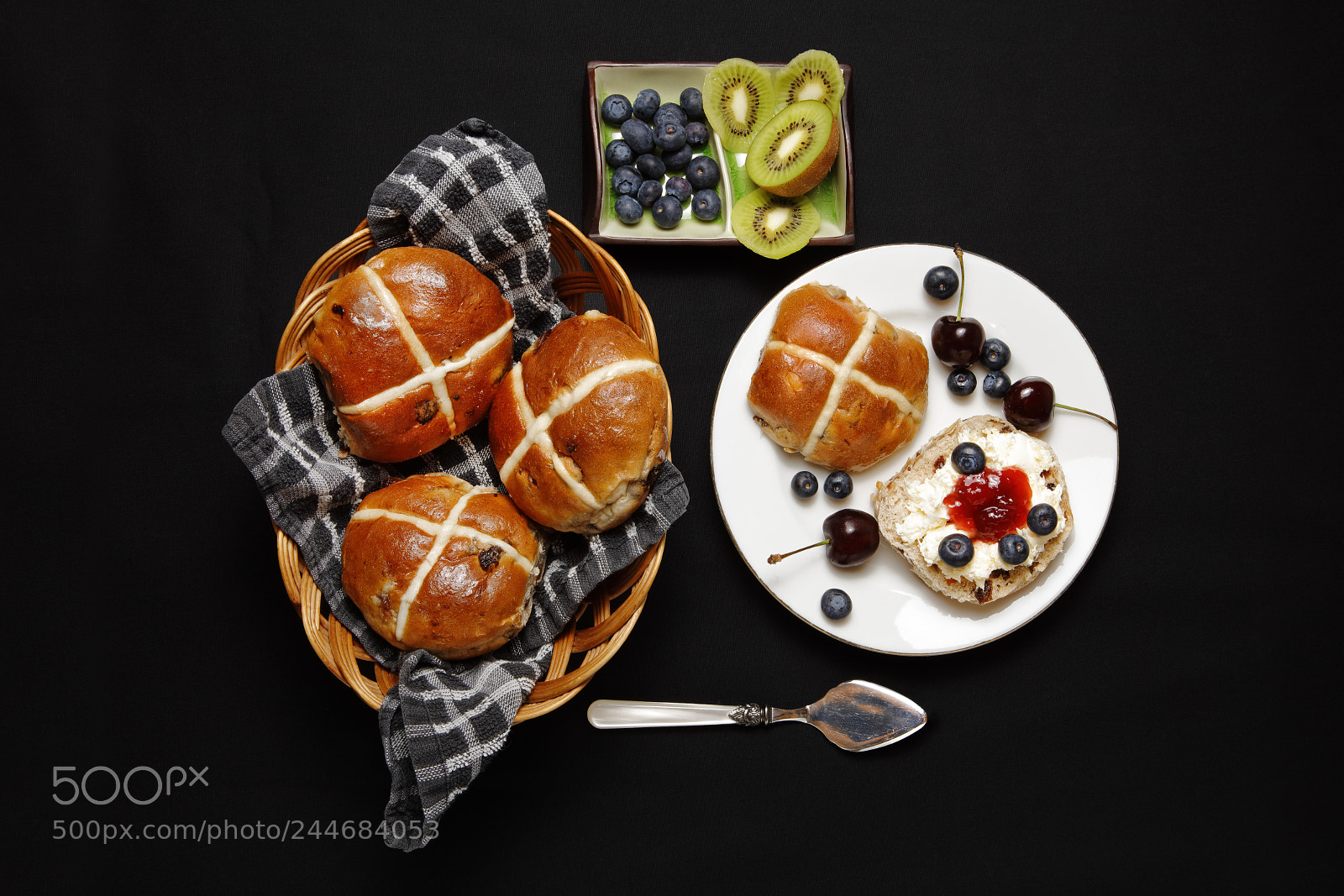 Canon EOS 5DS R sample photo. Easter hot cross buns photography