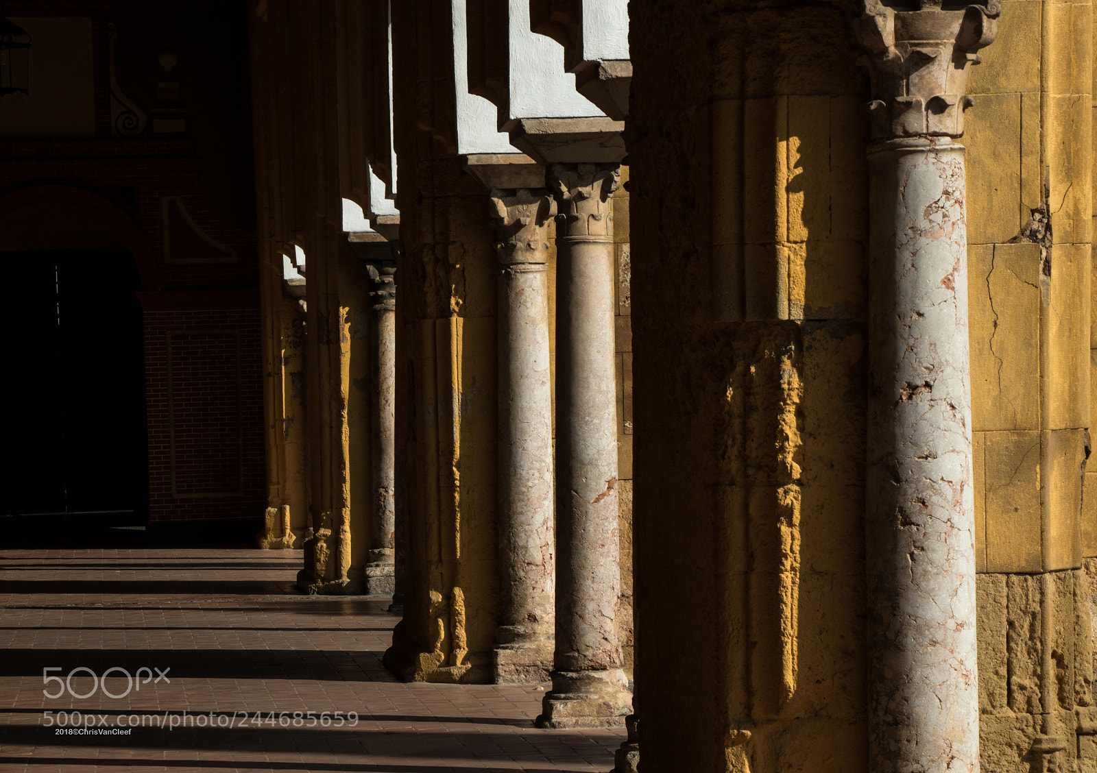 Canon EOS M5 sample photo. Mezquita colonade photography
