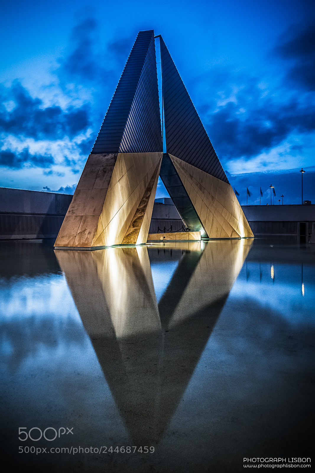 Nikon D5000 sample photo. Soldier's monument photography