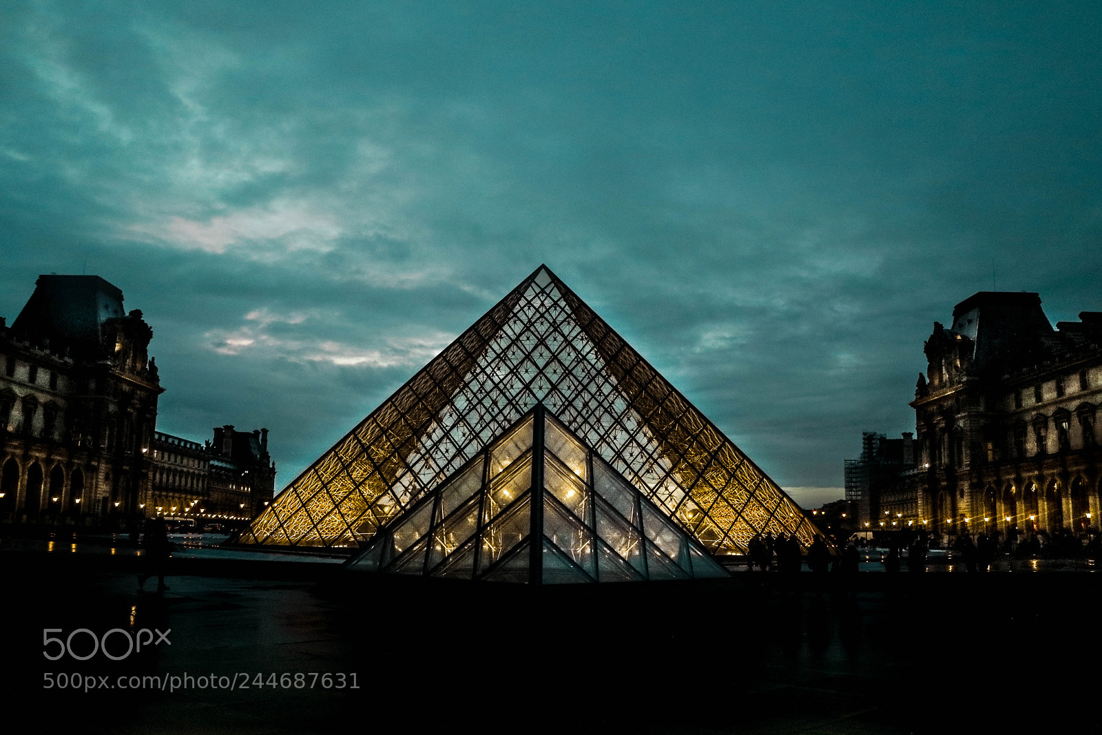 Canon EOS 760D (EOS Rebel T6s / EOS 8000D) sample photo. Louvre cold feeling photography