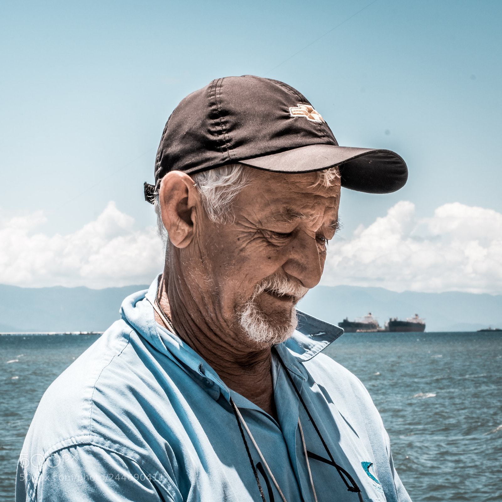 Canon EOS 750D (EOS Rebel T6i / EOS Kiss X8i) sample photo. The old man photography