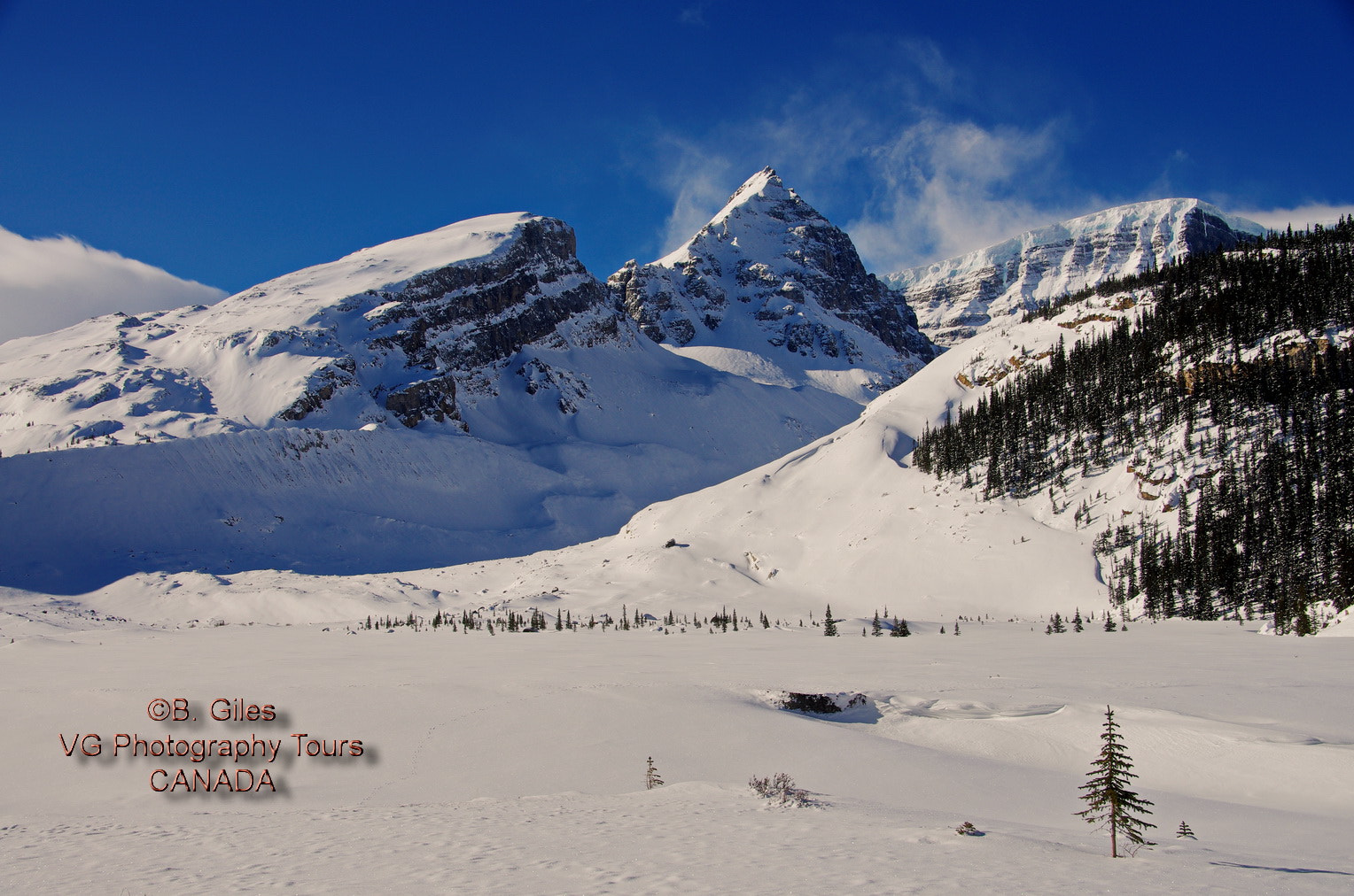 Pentax smc DA 18-250mm F3.5-6.3 sample photo. Cold morning mountains photography