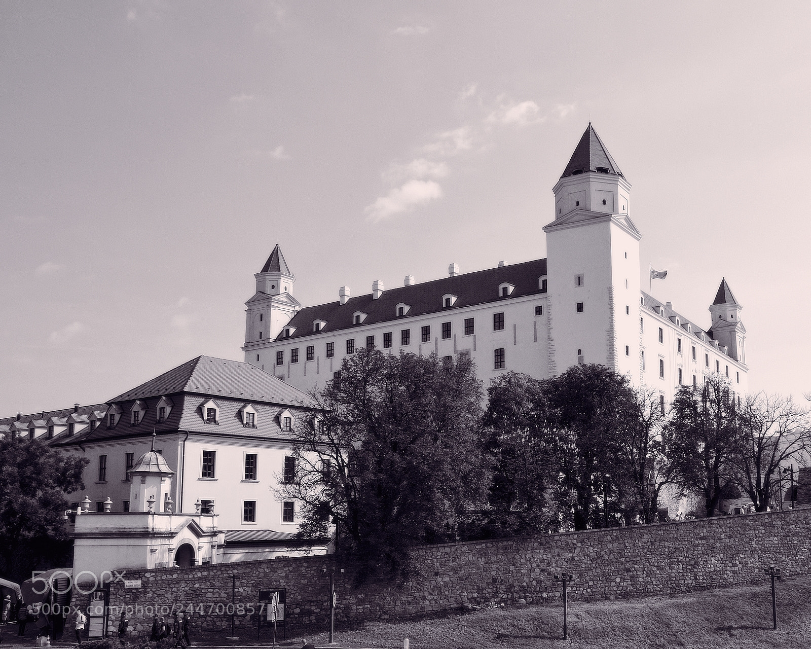 Olympus OM-D E-M10 sample photo. Castle bratislava photography