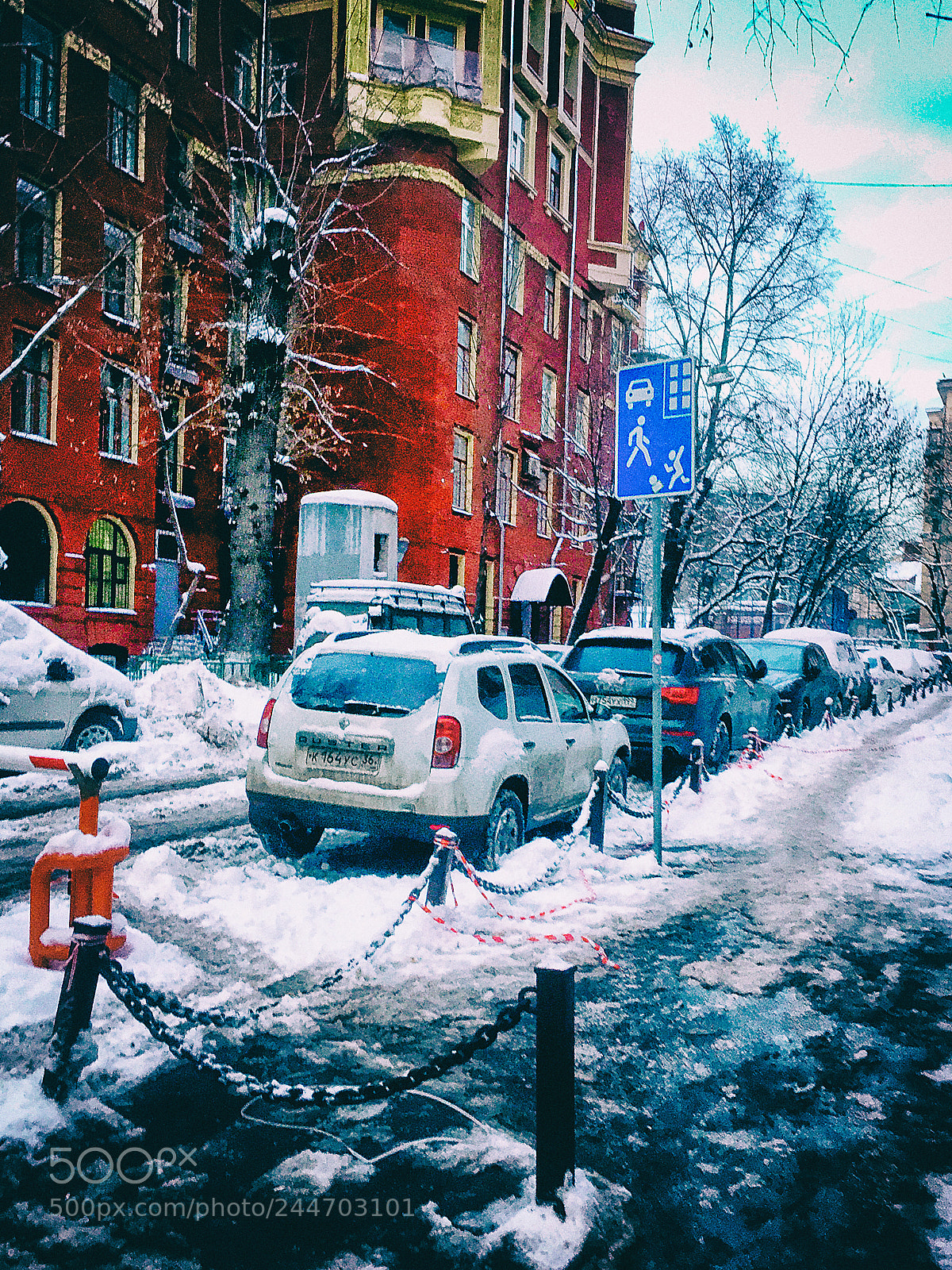 Apple iPhone 6 sample photo. Snow and the city photography