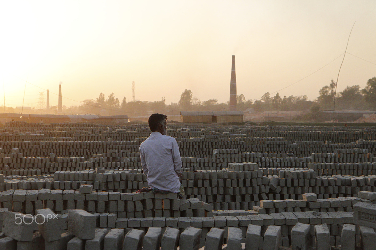 Canon EOS 7D + Canon EF-S 17-55mm F2.8 IS USM sample photo. End of the day in brick field photography