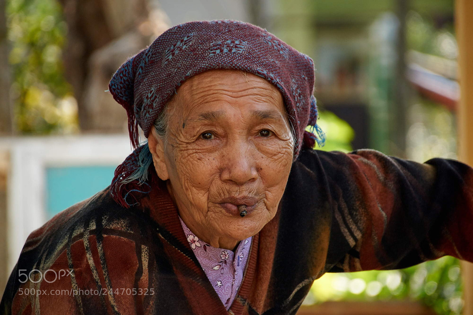 Sony SLT-A65 (SLT-A65V) sample photo. Smoking woman photography
