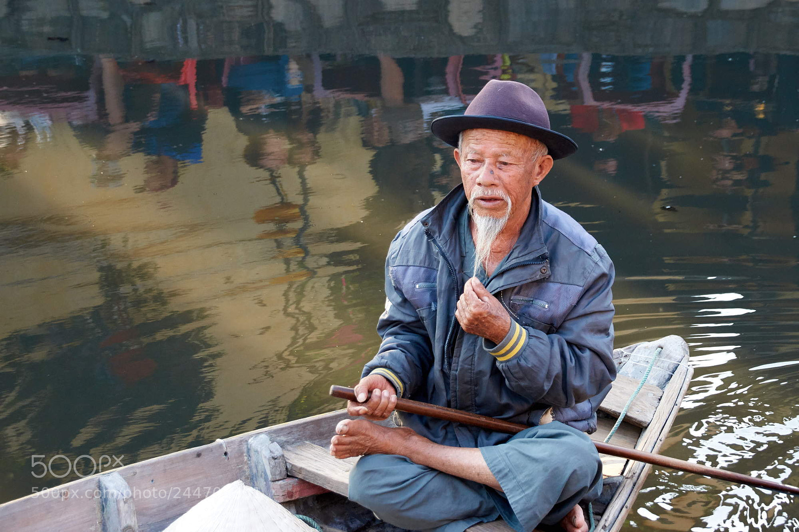 Sony SLT-A65 (SLT-A65V) sample photo. Waiting man photography